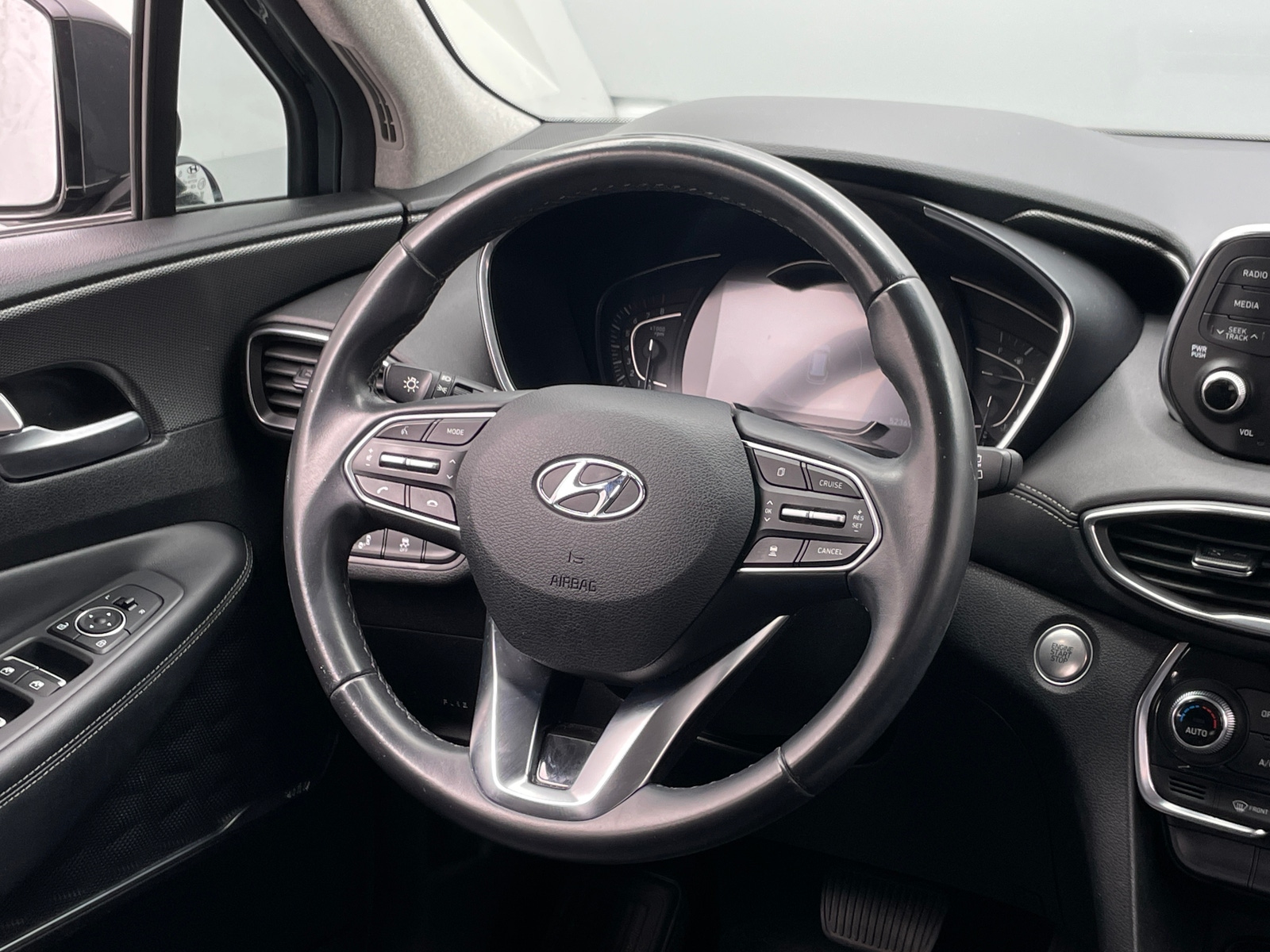 Thumbnail: 2019 Hyundai Santa Fe - 4