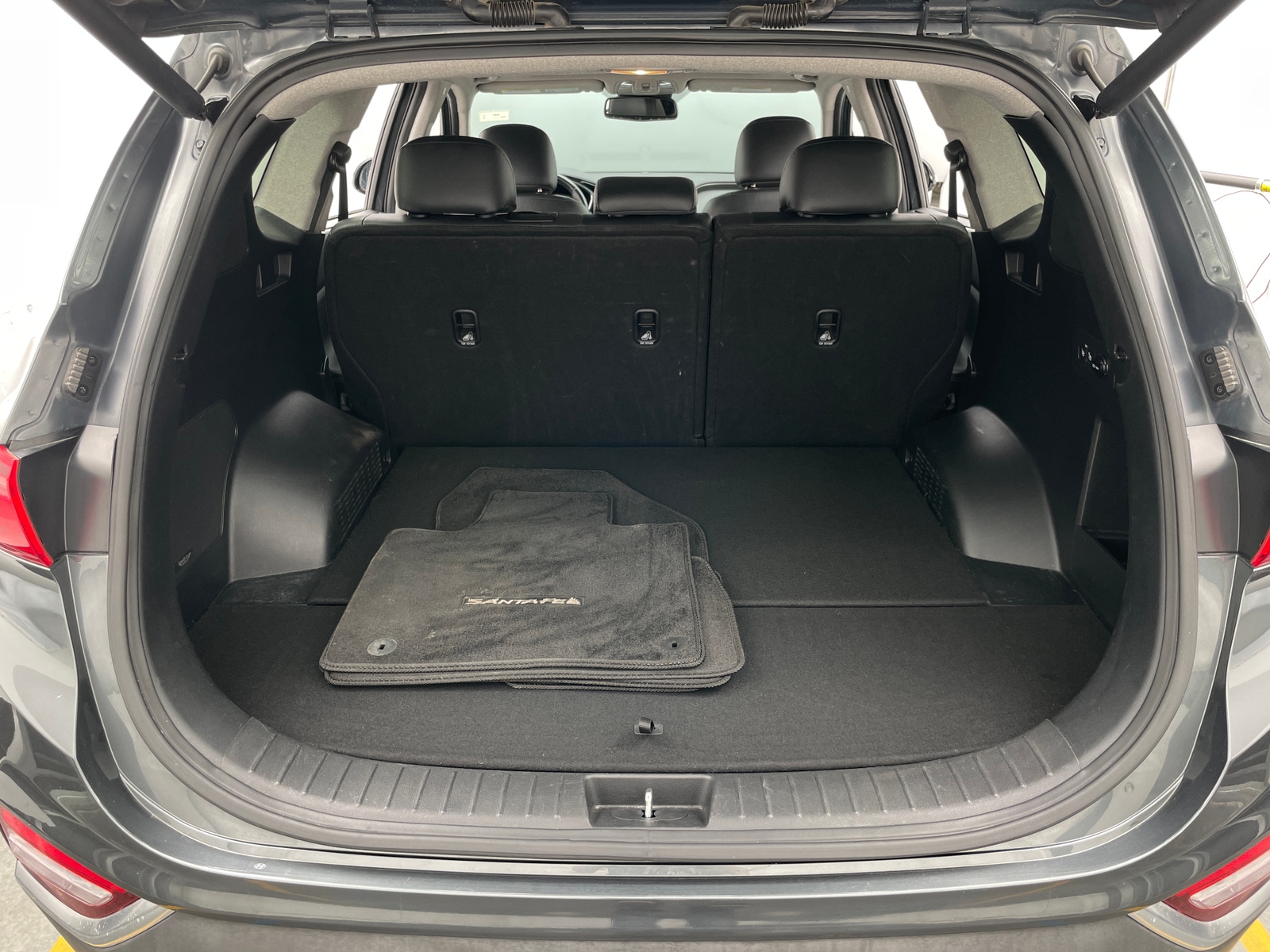 Thumbnail: 2019 Hyundai Santa Fe - 6