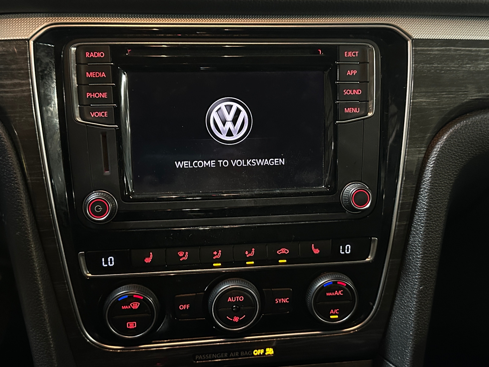 Thumbnail: 2018 Volkswagen Passat - 3