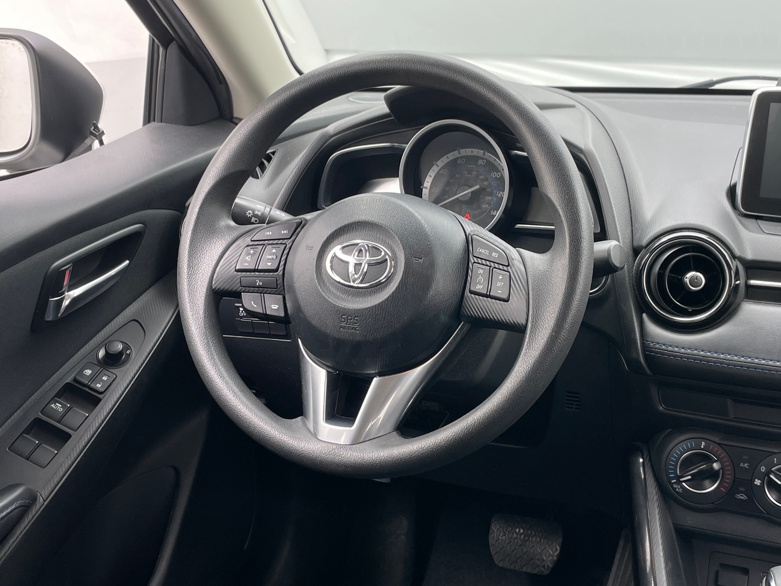 Thumbnail: 2017 Toyota Yaris iA - 5