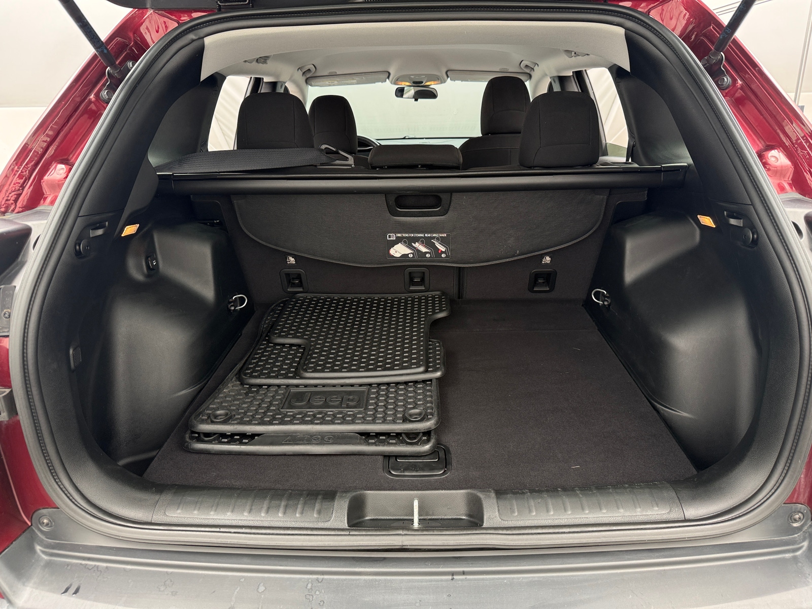 Thumbnail: 2019 Jeep Cherokee - 7