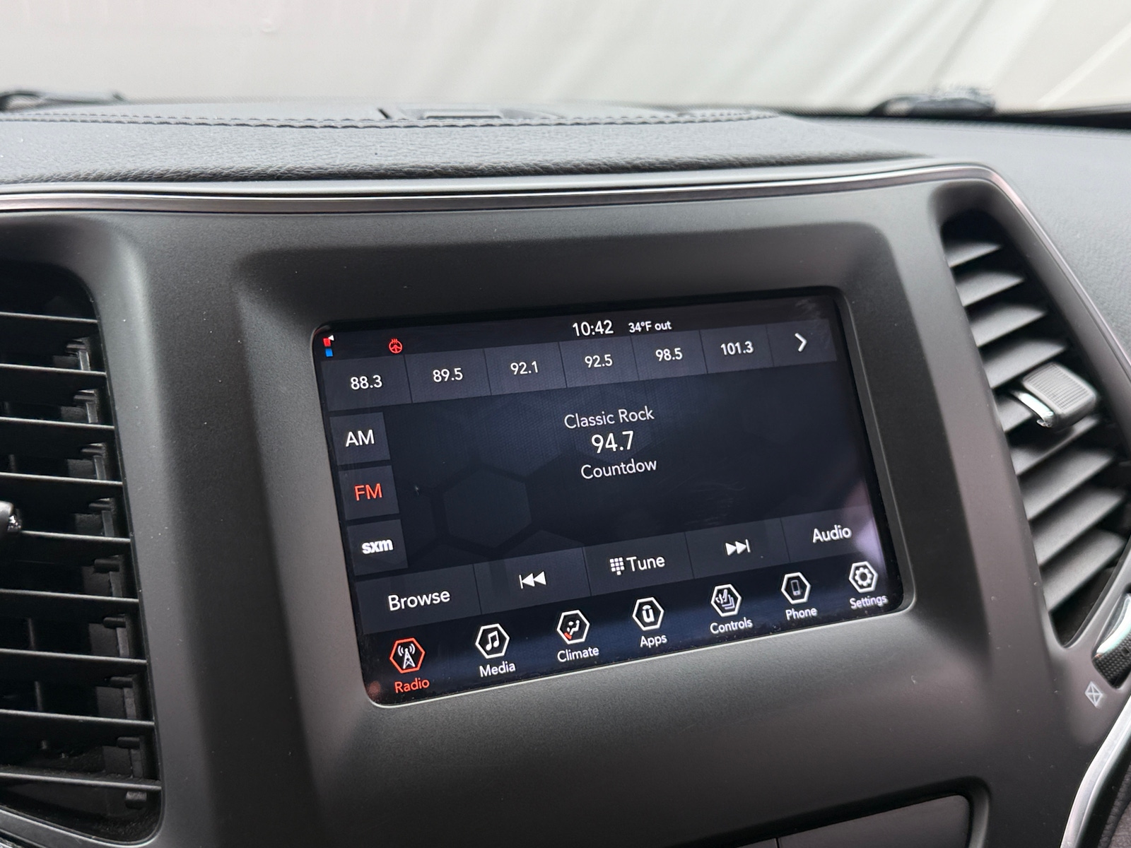 Thumbnail: 2019 Jeep Cherokee - 4