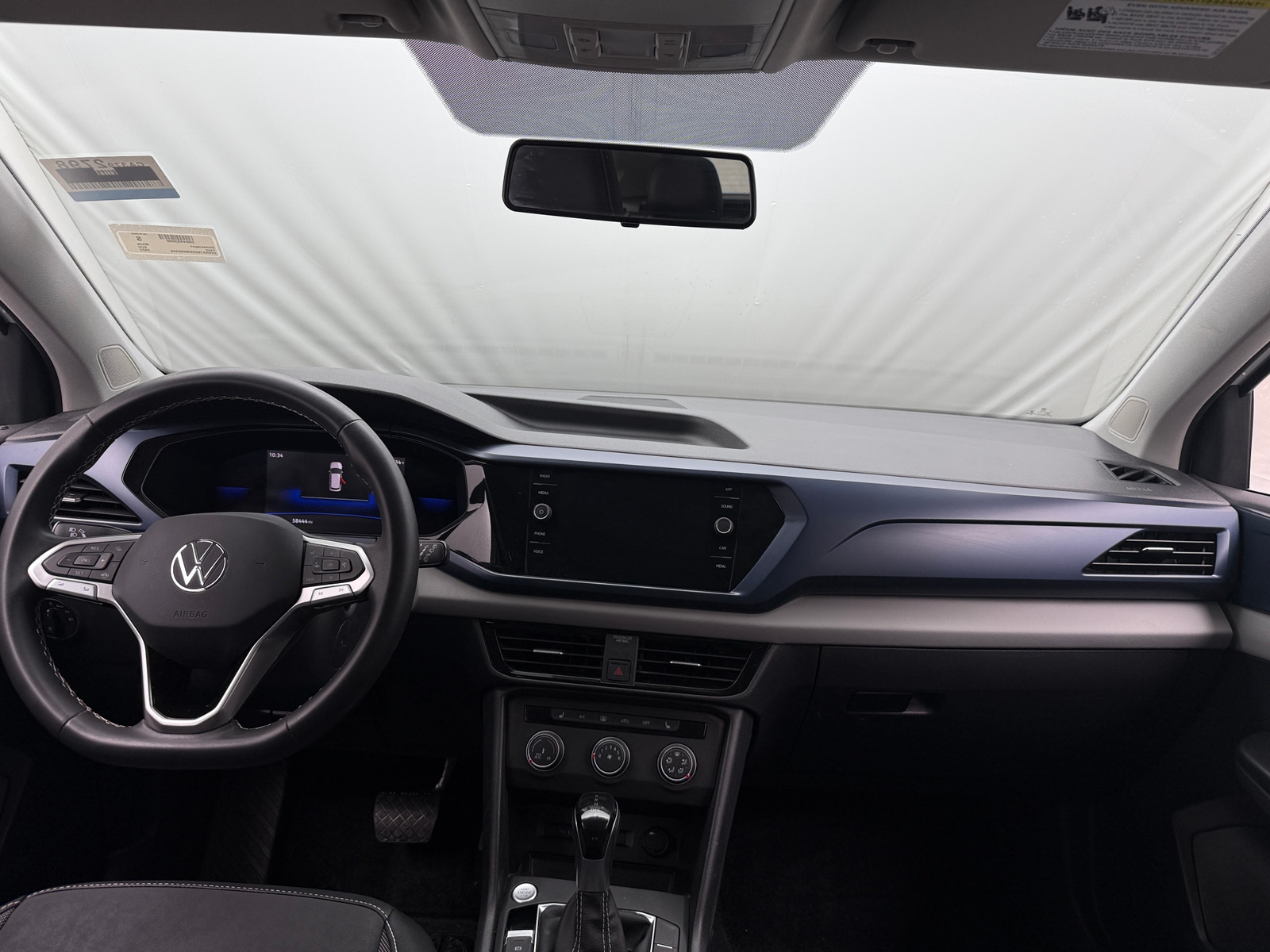 Thumbnail: 2022 Volkswagen Taos - 3