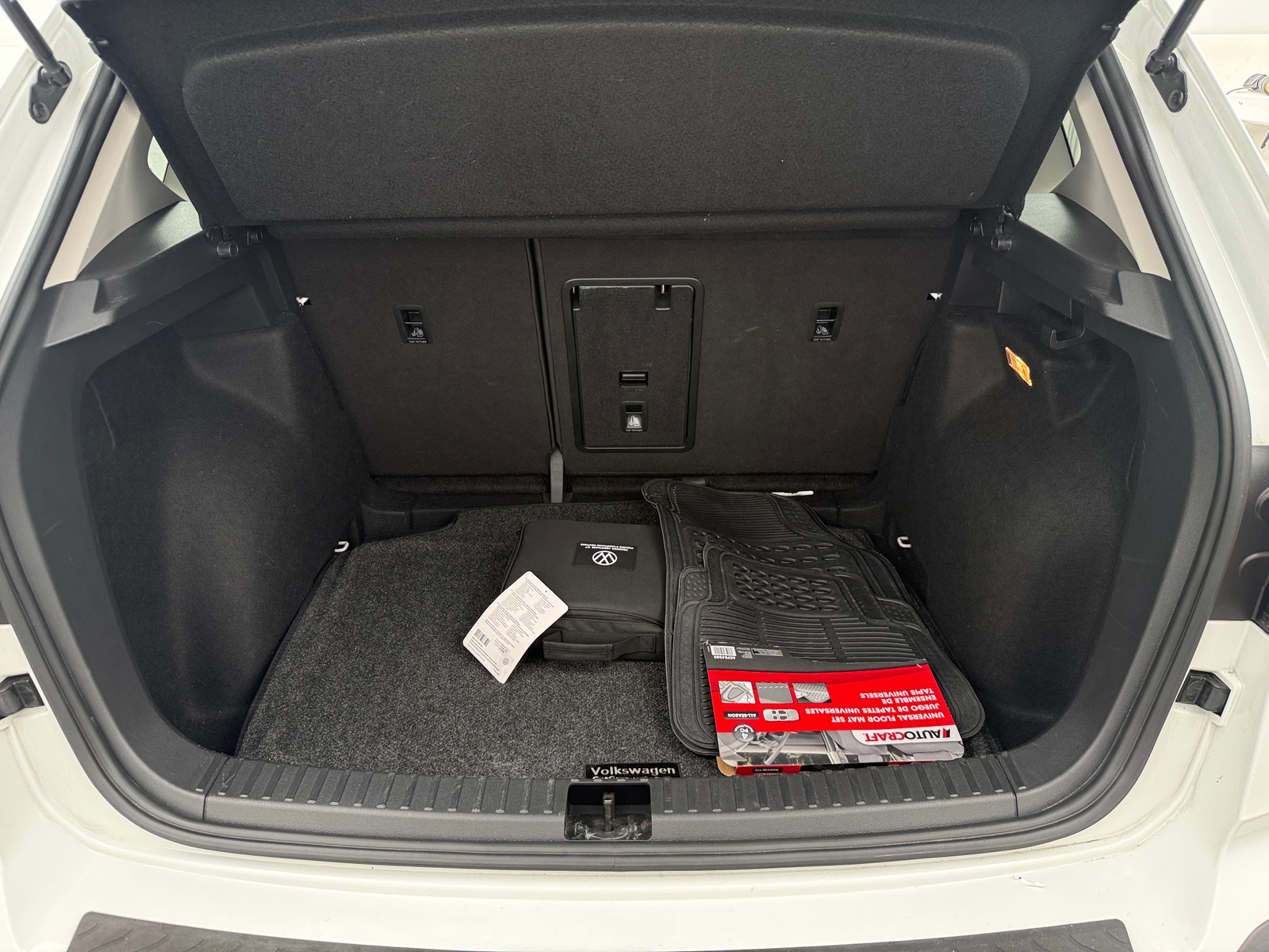 Thumbnail: 2022 Volkswagen Taos - 7