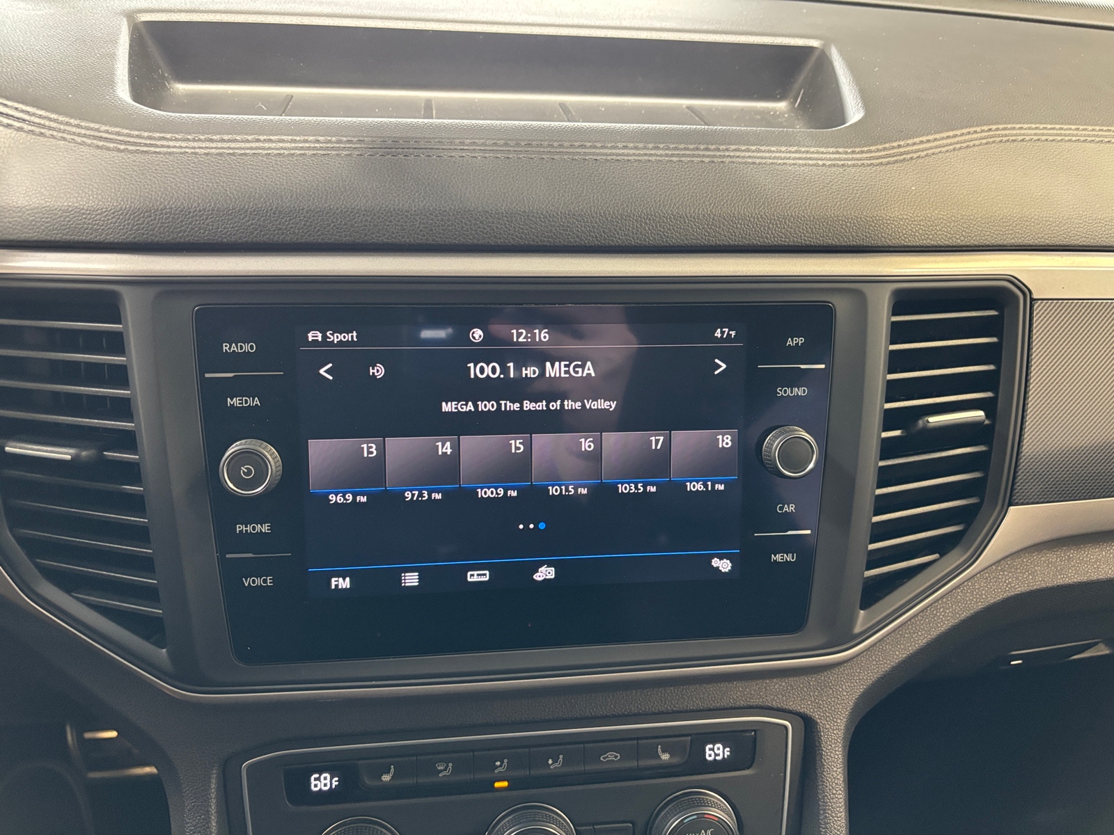 Thumbnail: 2021 Volkswagen Atlas - 3