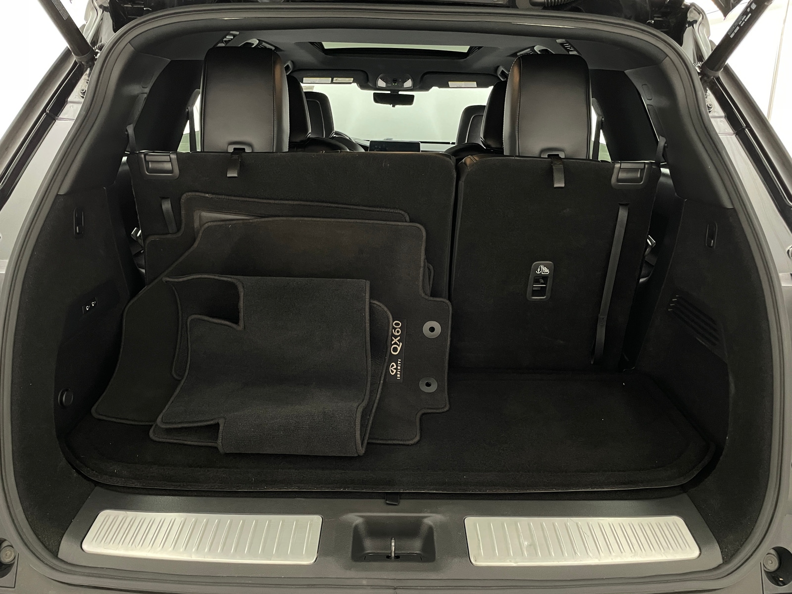 Thumbnail: 2023 INFINITI QX60 - 6