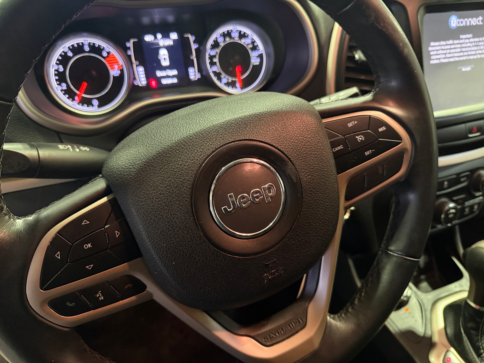 Thumbnail: 2017 Jeep Cherokee - 5