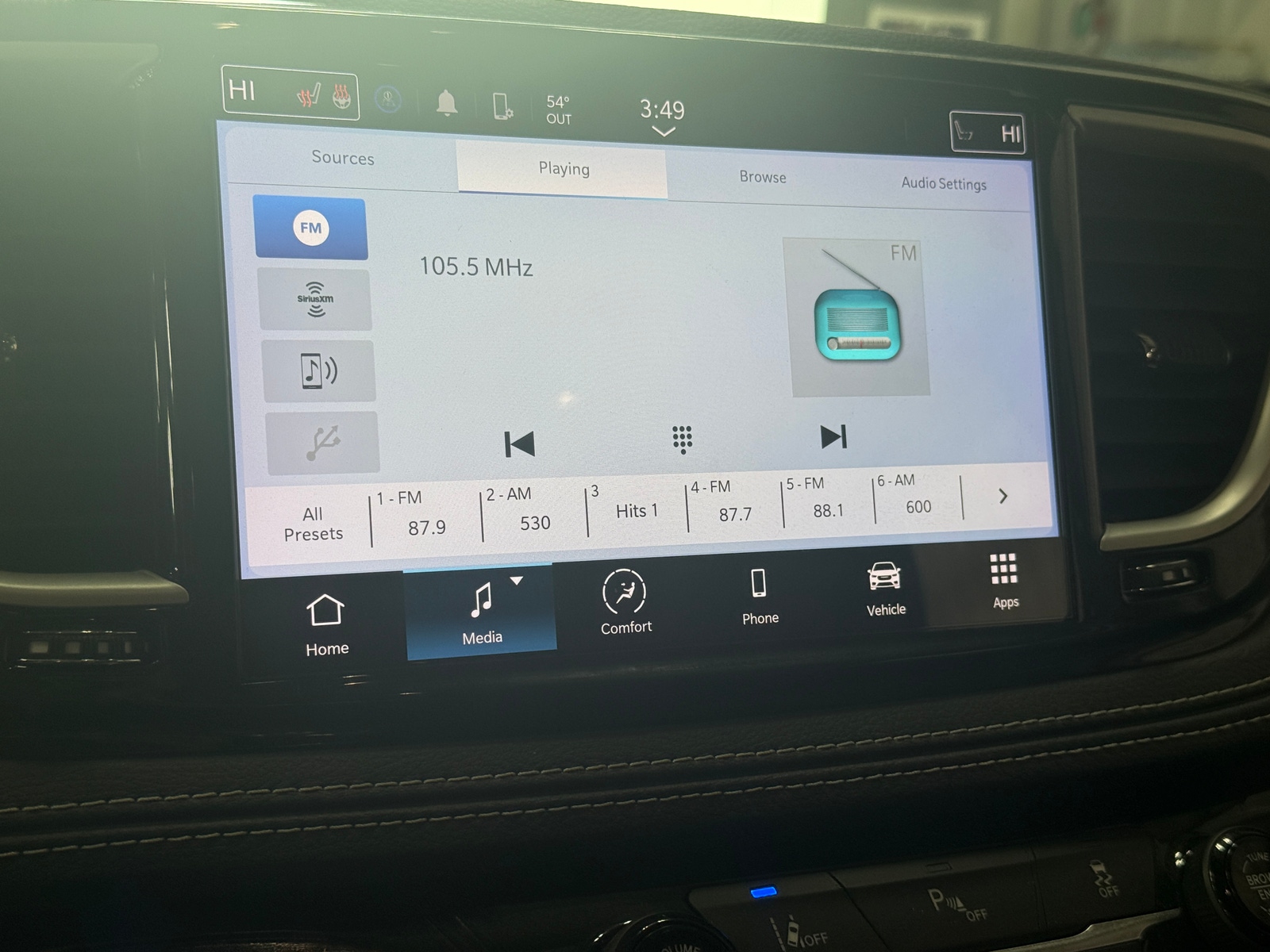 Thumbnail: 2022 Chrysler Pacifica - 3