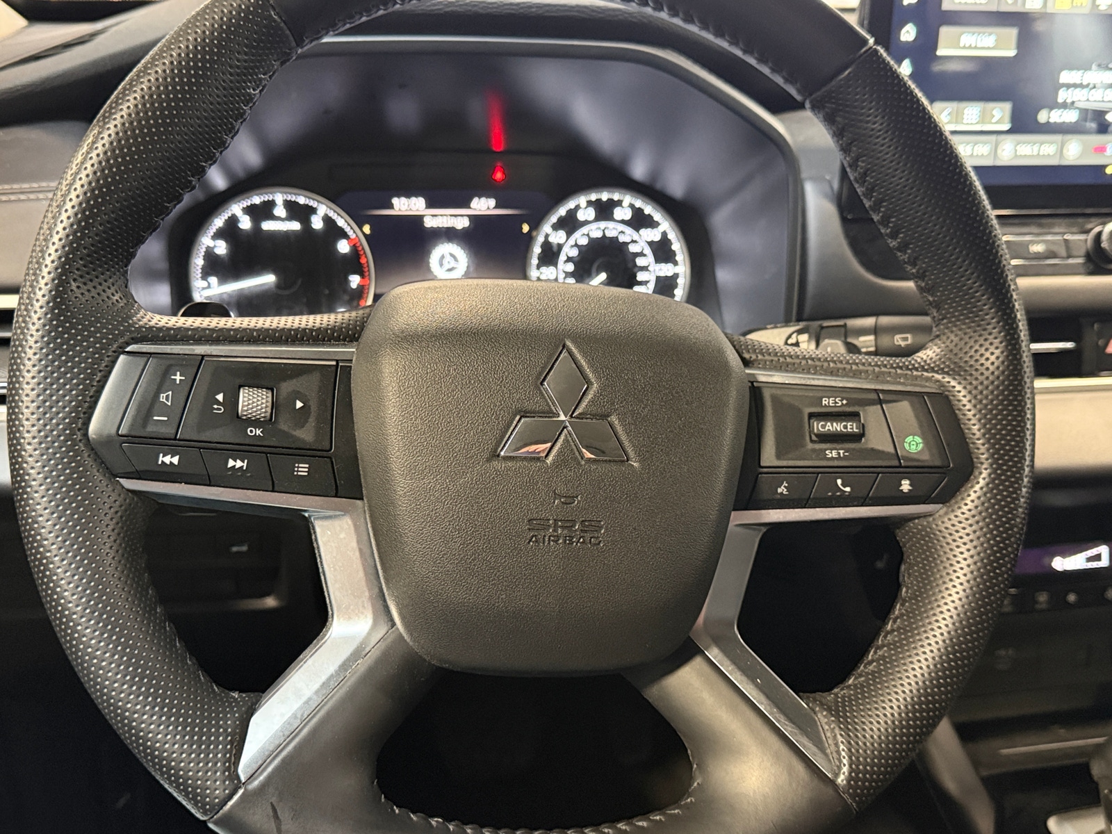 Thumbnail: 2025 Mitsubishi Outlander - 4