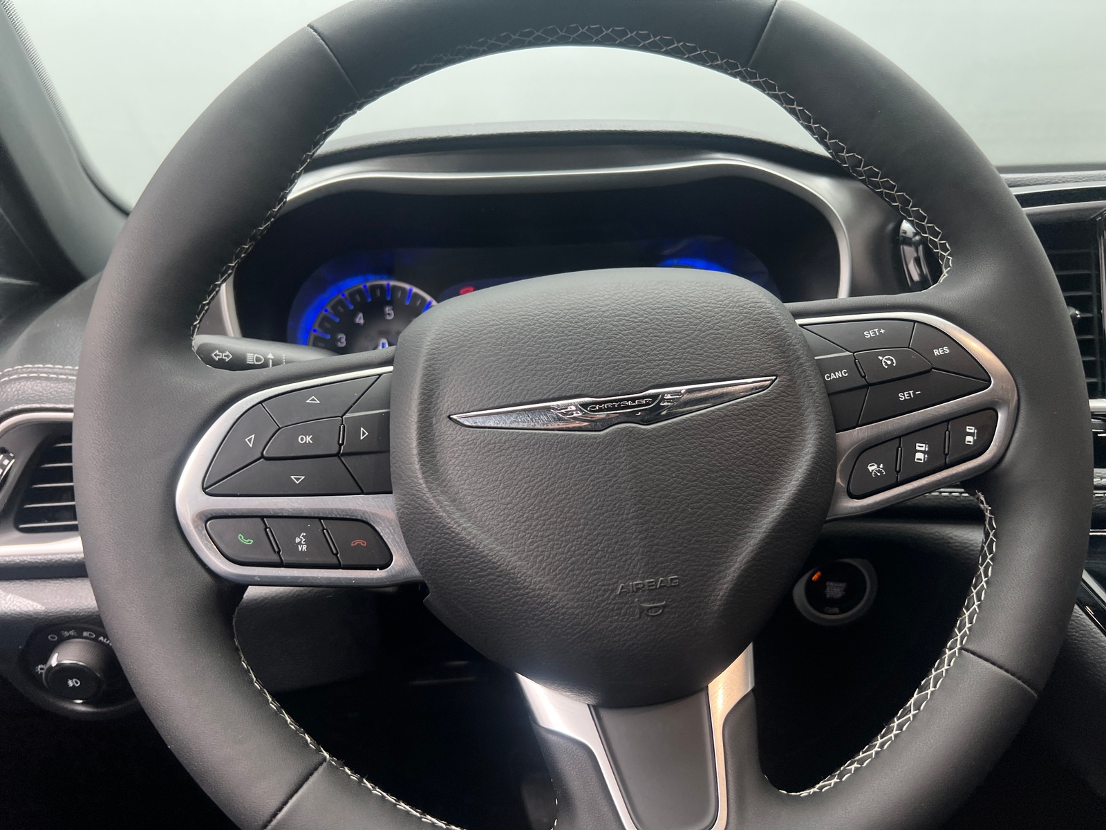 Thumbnail: 2025 Chrysler Pacifica - 4