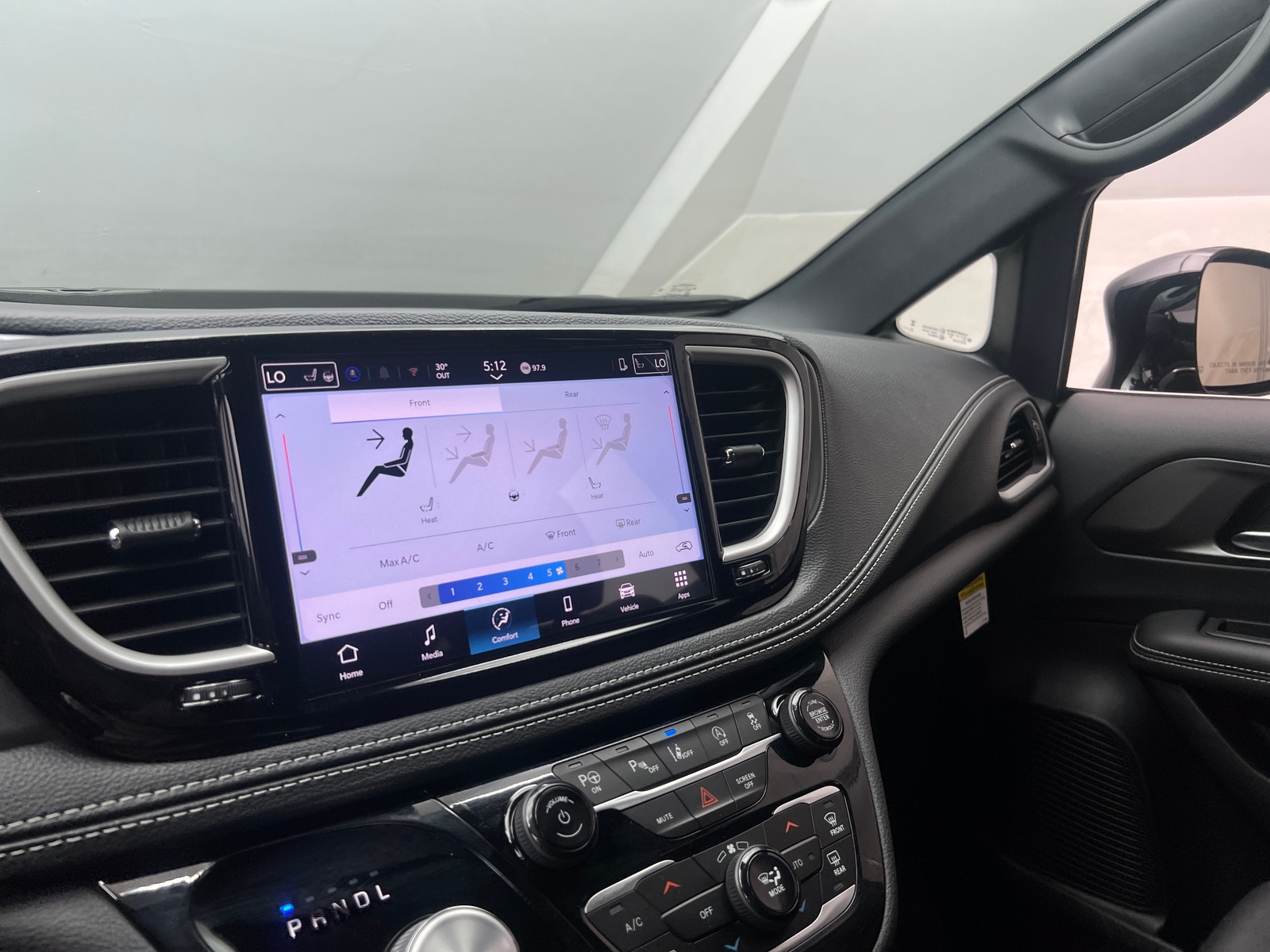 Thumbnail: 2025 Chrysler Pacifica - 3