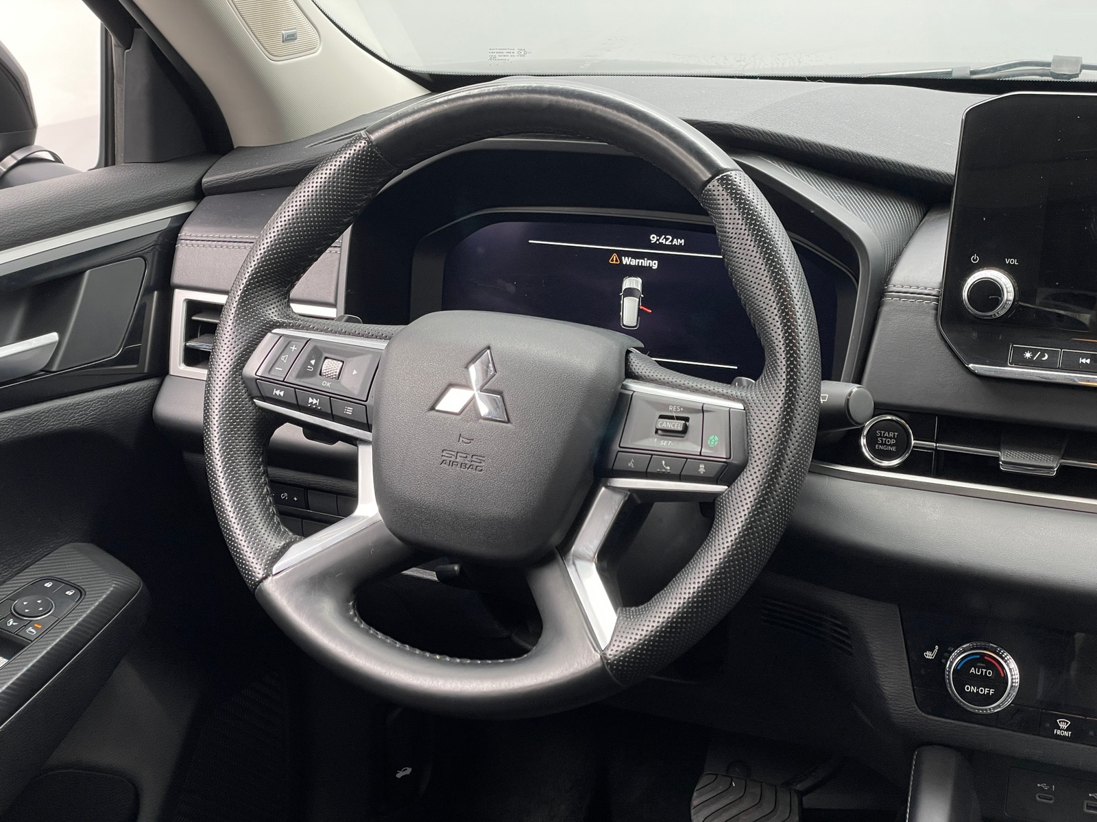 Thumbnail: 2024 Mitsubishi Outlander - 4