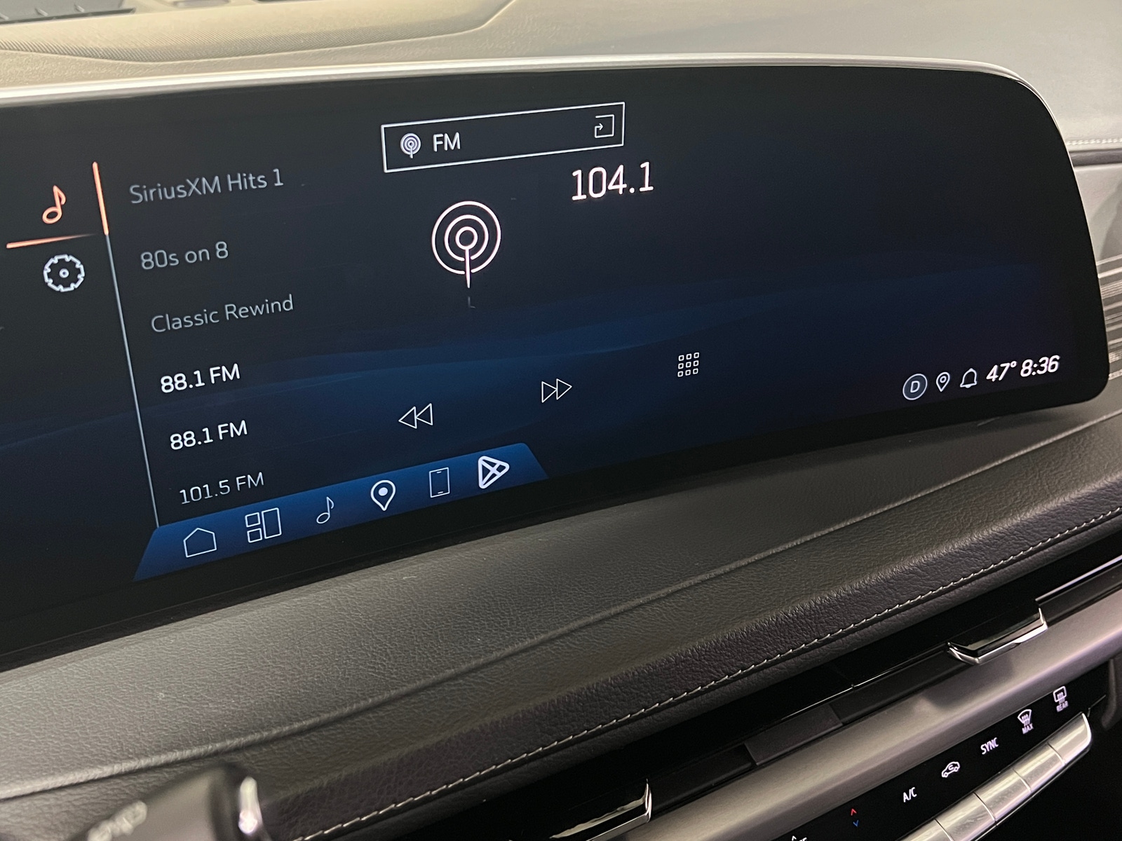 Thumbnail: 2024 Cadillac XT4 - 3