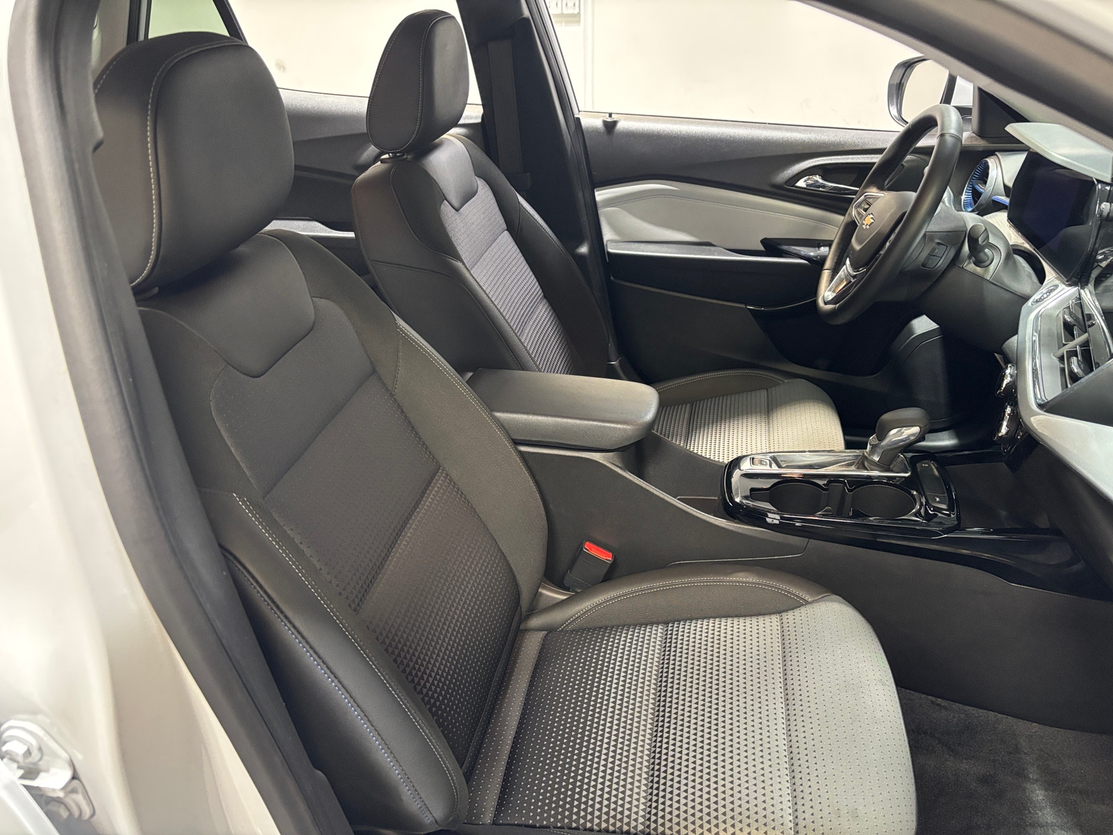 Thumbnail: 2025 Chevrolet Trax - 2