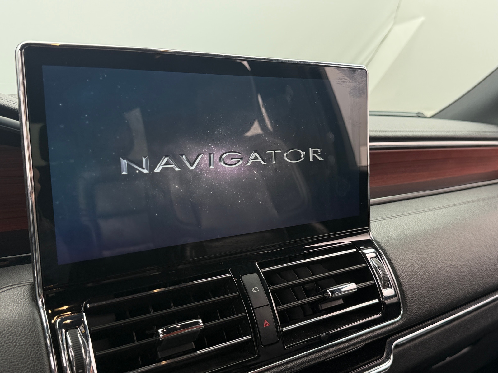 Thumbnail: 2023 Lincoln Navigator - 3