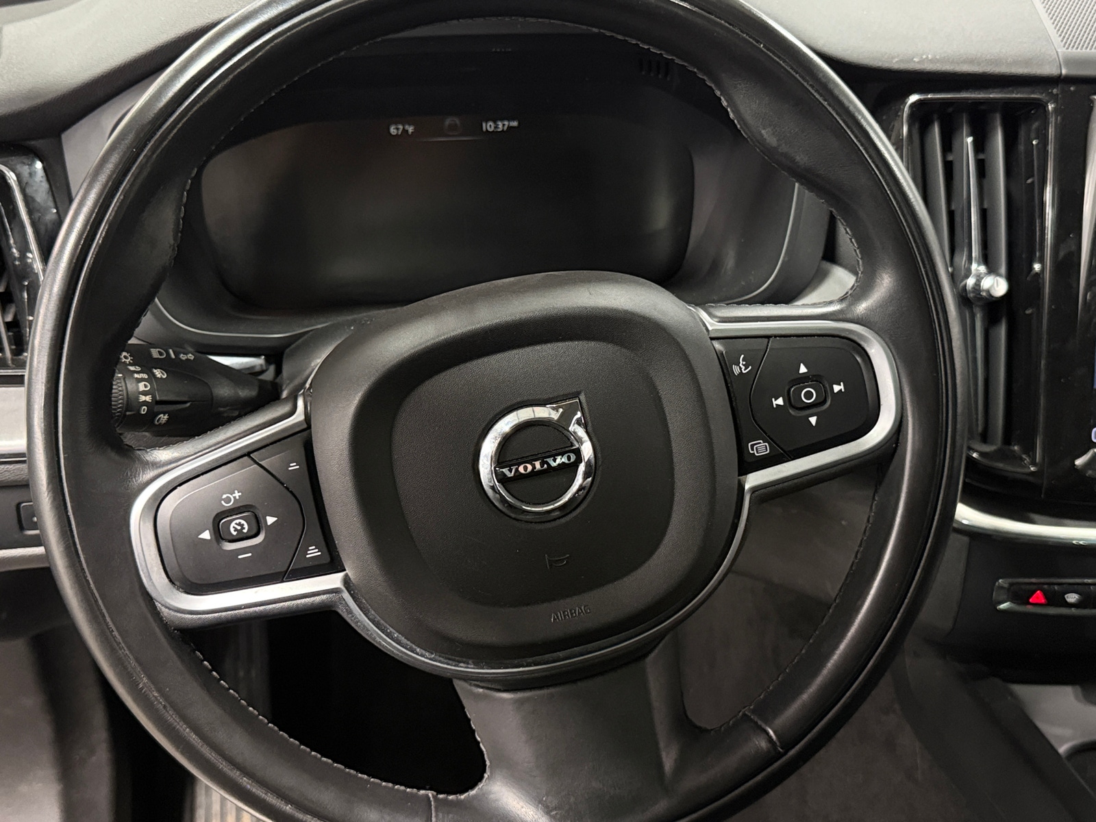 Thumbnail: 2019 Volvo XC60 - 4
