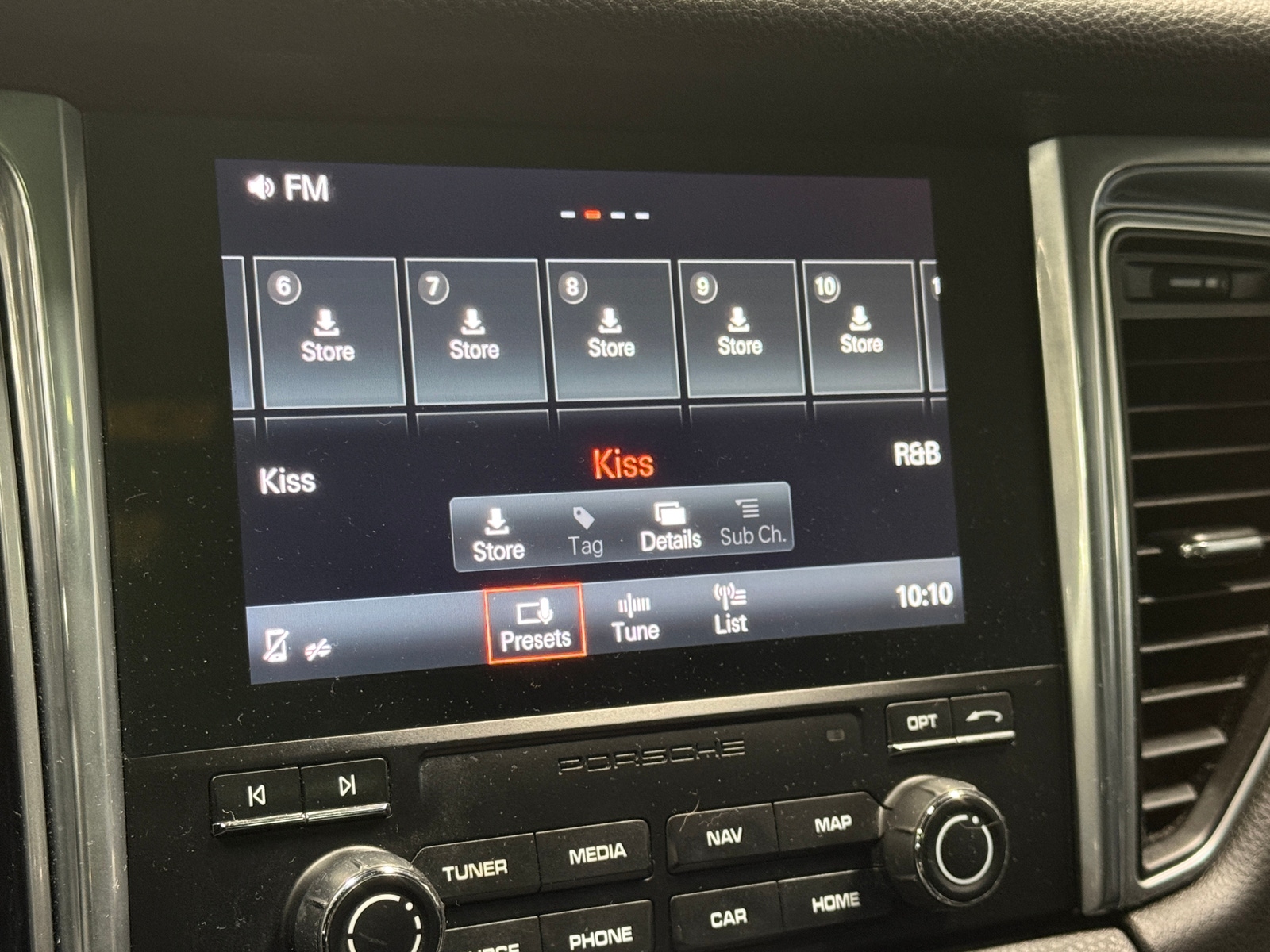 Thumbnail: 2017 Porsche Macan - 3