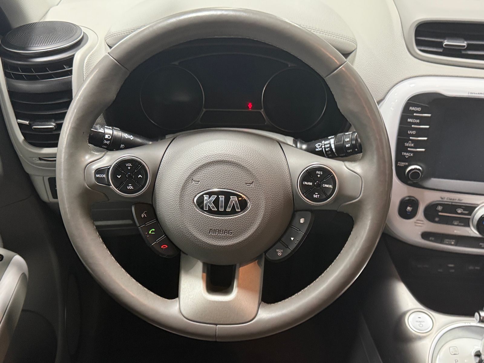 Thumbnail: 2017 Kia Soul EV - 4