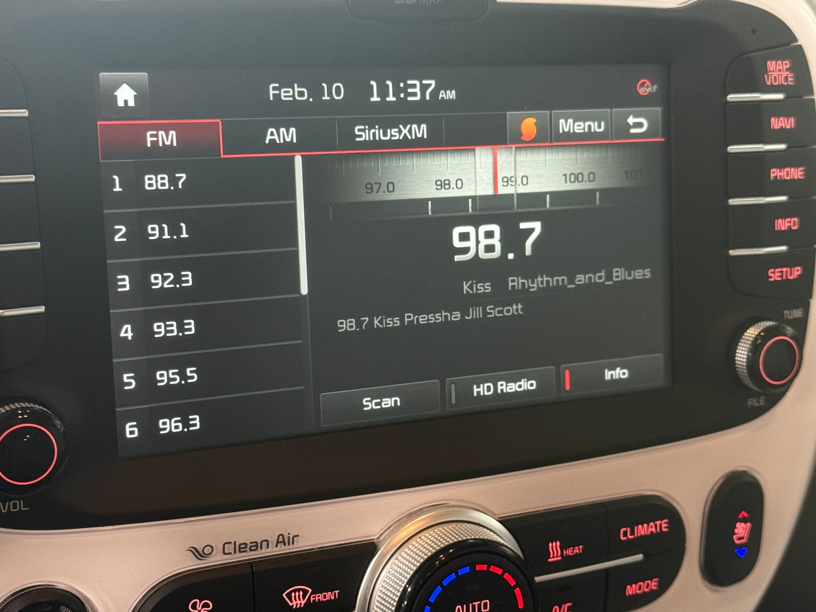 Thumbnail: 2017 Kia Soul EV - 3