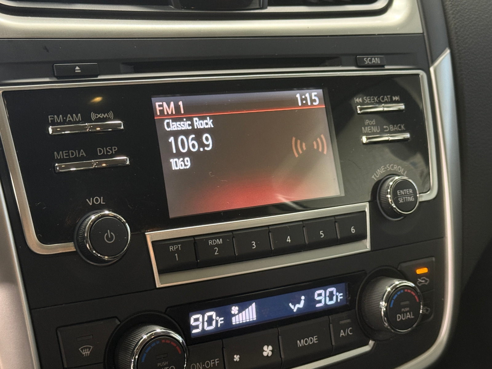 Thumbnail: 2017 Nissan Altima - 4