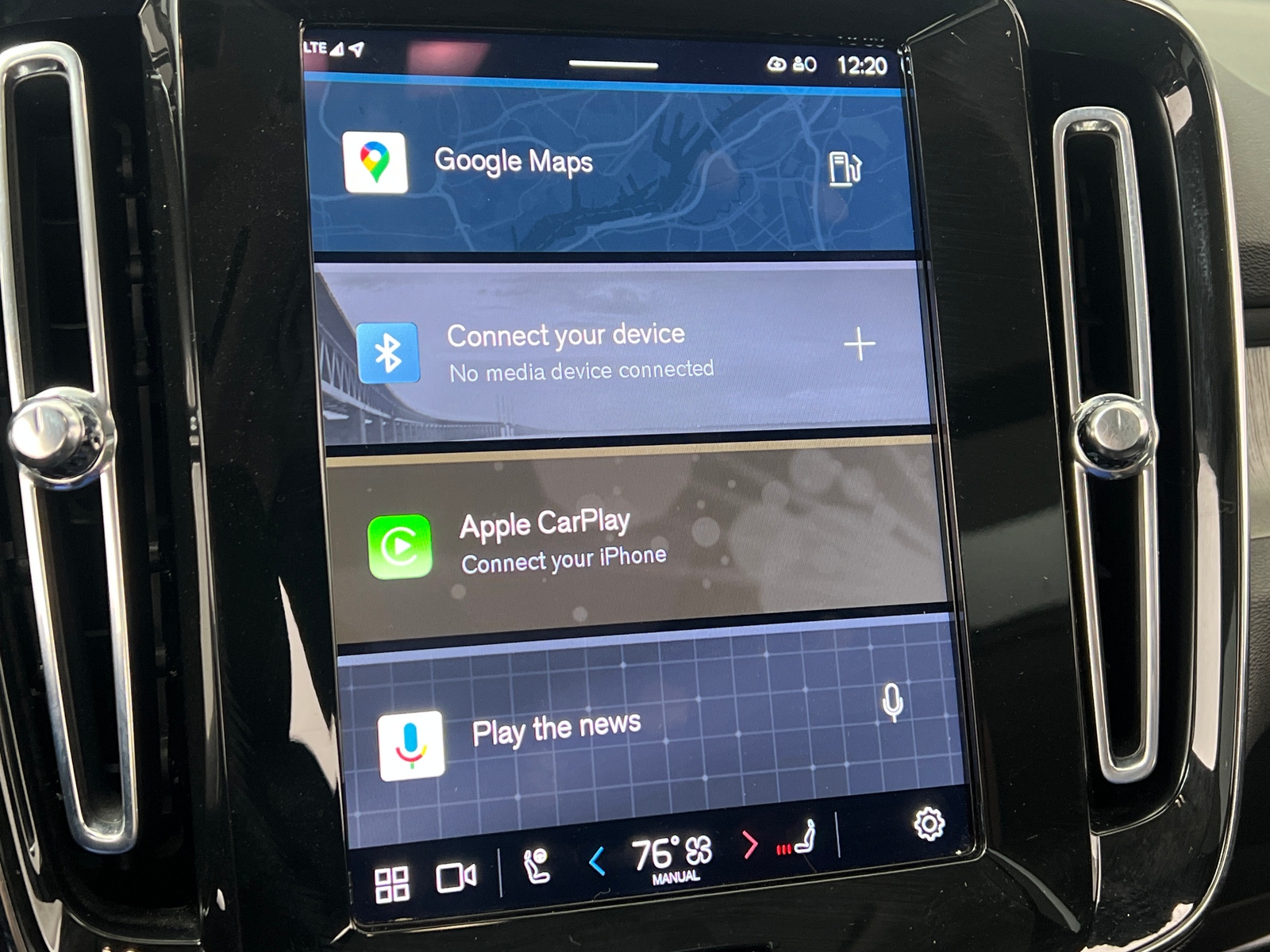 Thumbnail: 2025 Volvo XC40 - 4