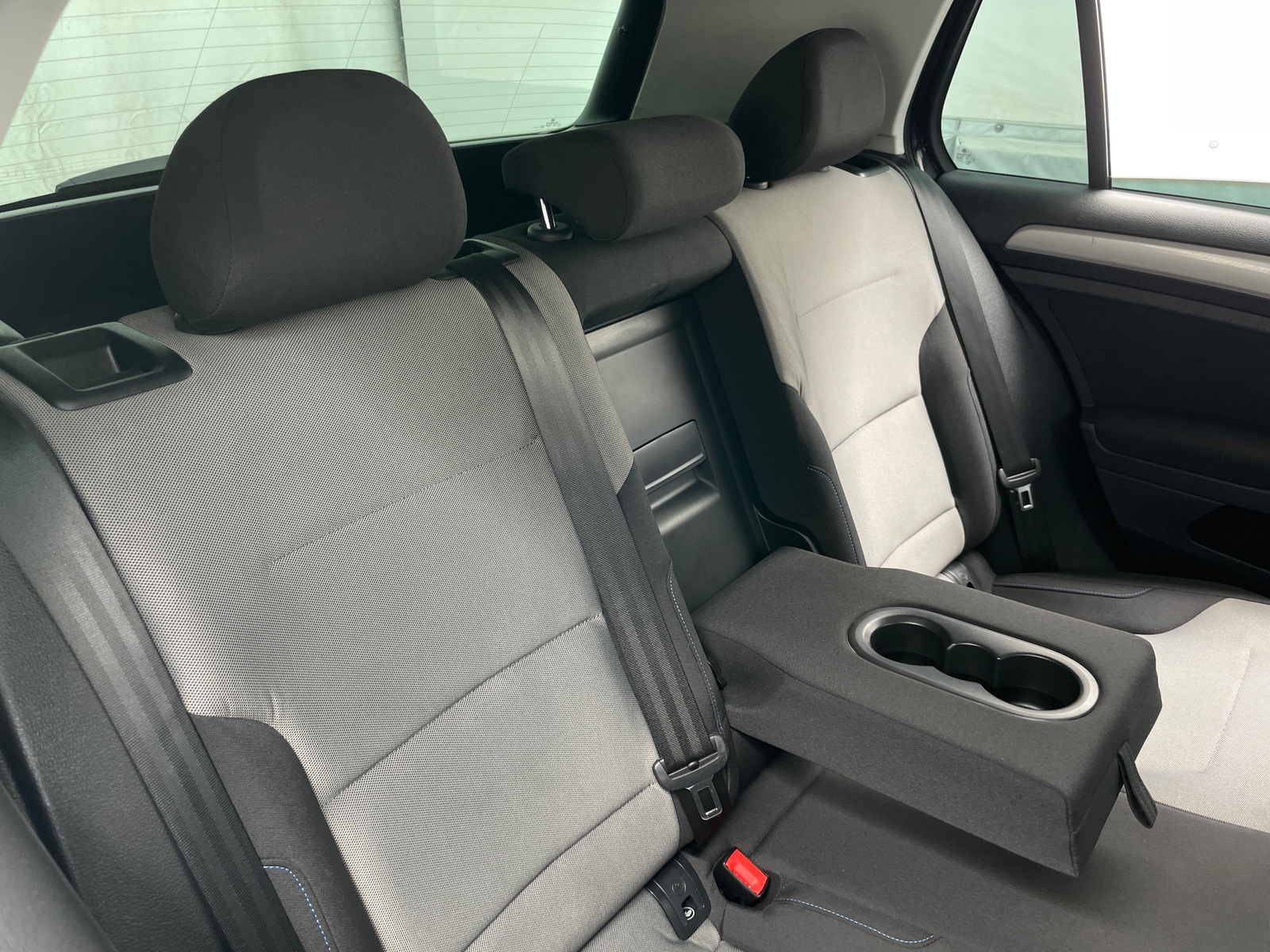 Thumbnail: 2016 Volkswagen e-Golf - 6