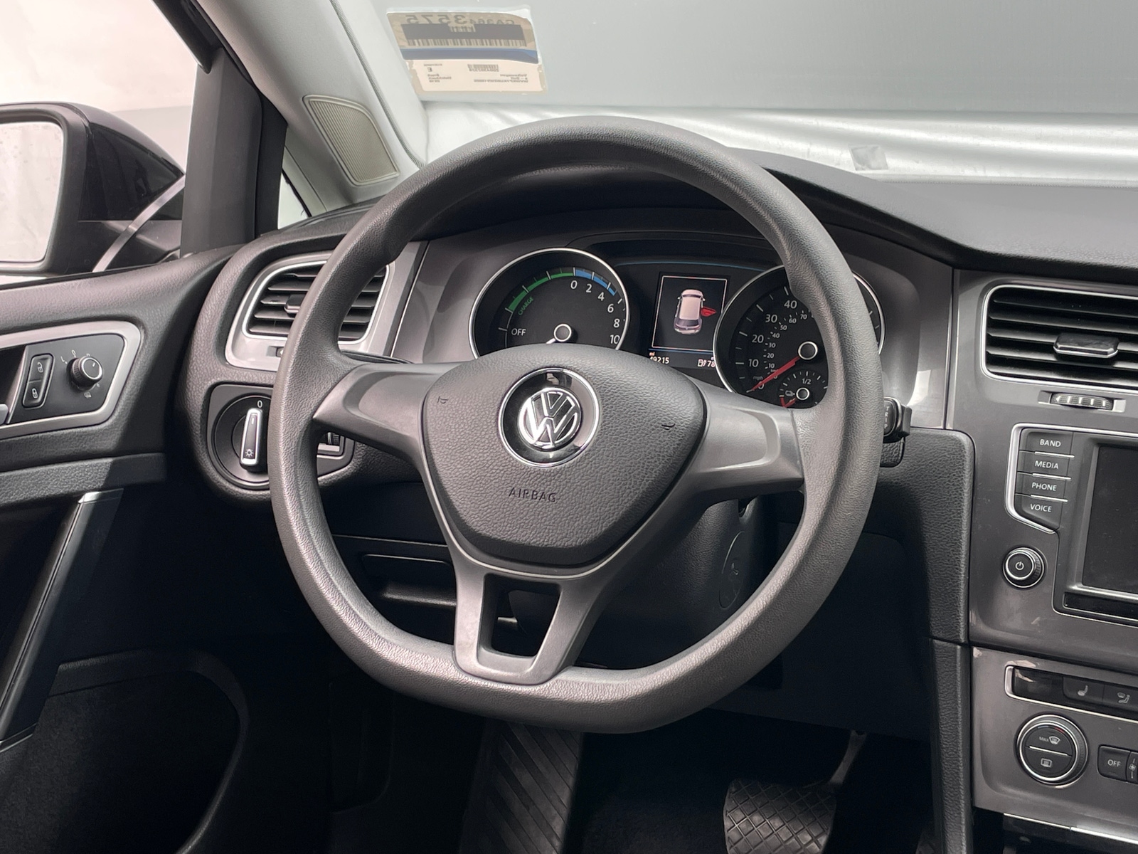 Thumbnail: 2016 Volkswagen e-Golf - 5