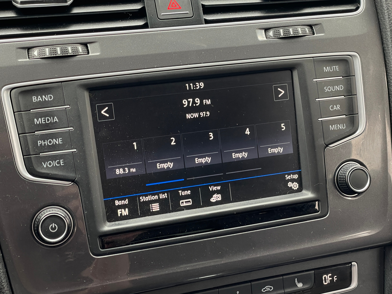 Thumbnail: 2016 Volkswagen e-Golf - 4