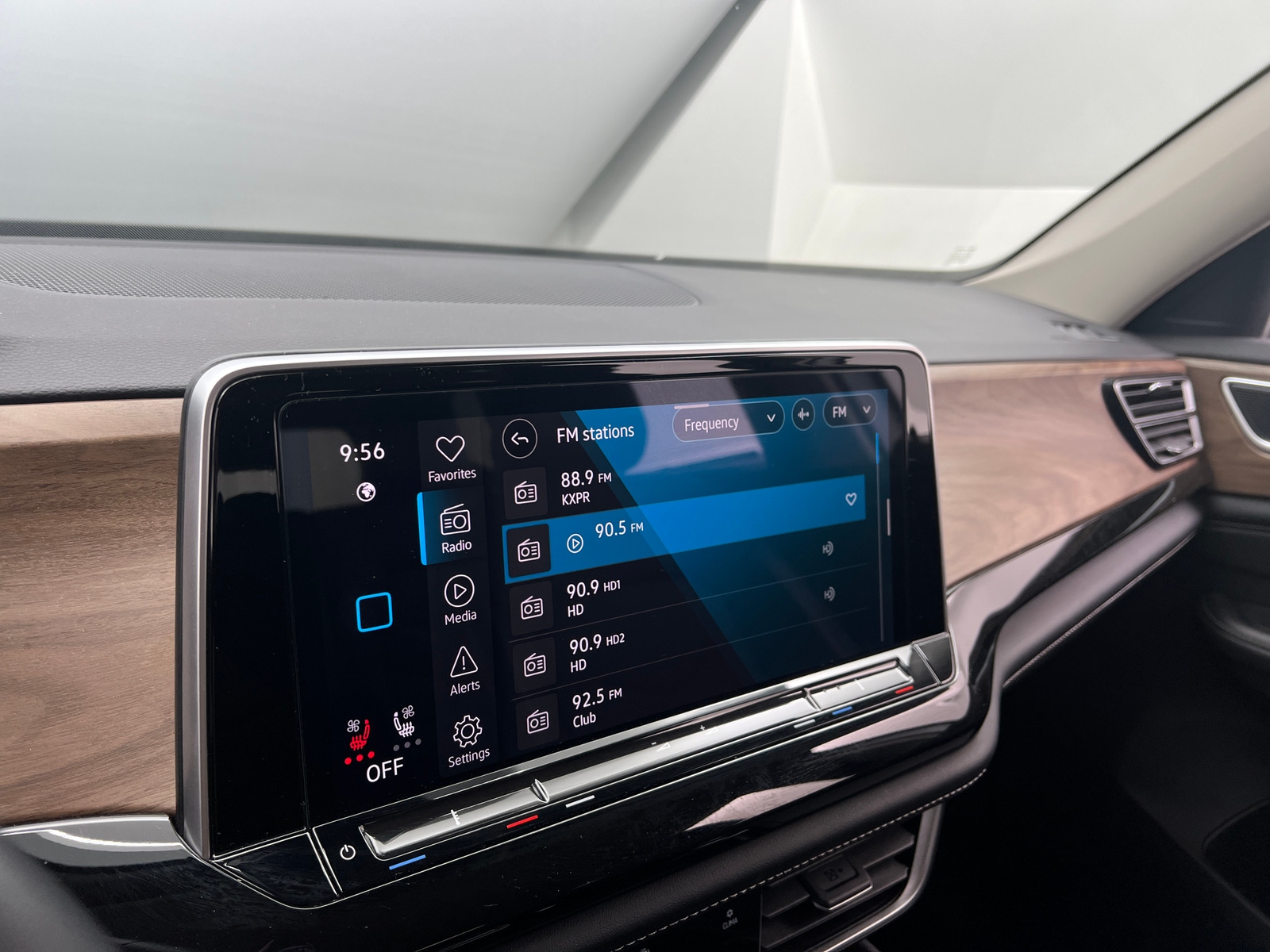 Thumbnail: 2024 Volkswagen Atlas - 3