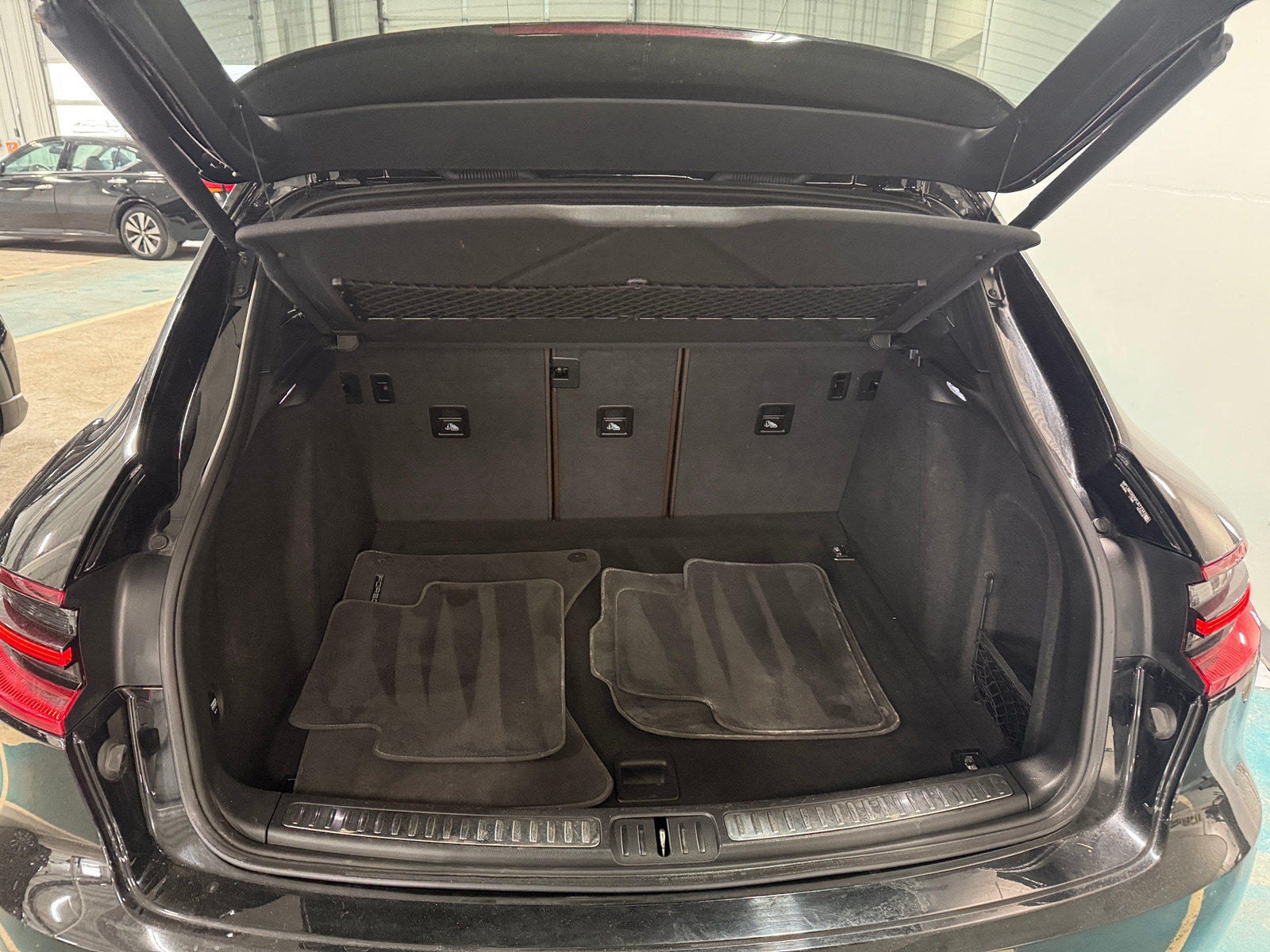 Thumbnail: 2015 Porsche Macan - 6