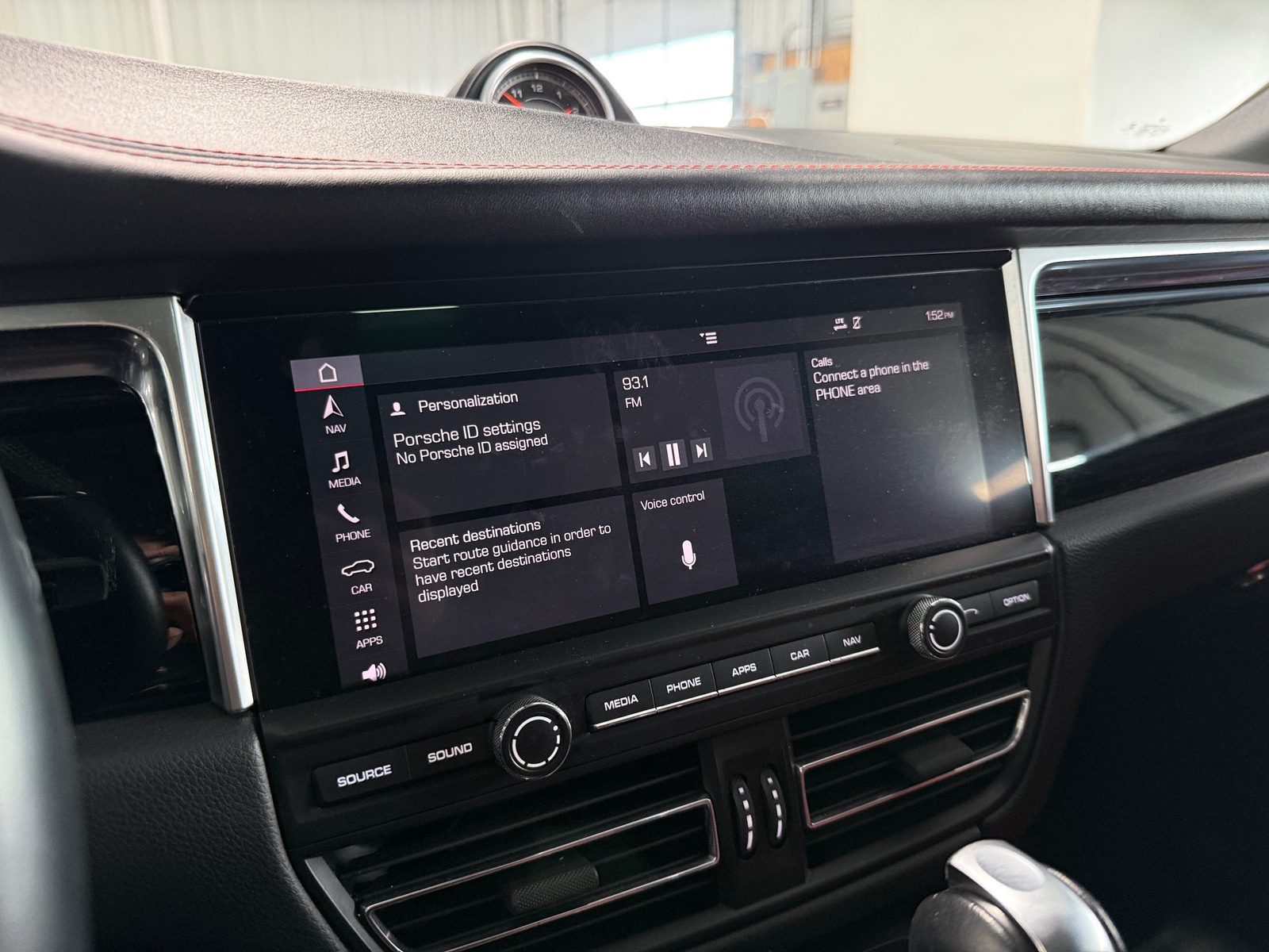 Thumbnail: 2019 Porsche Macan - 3