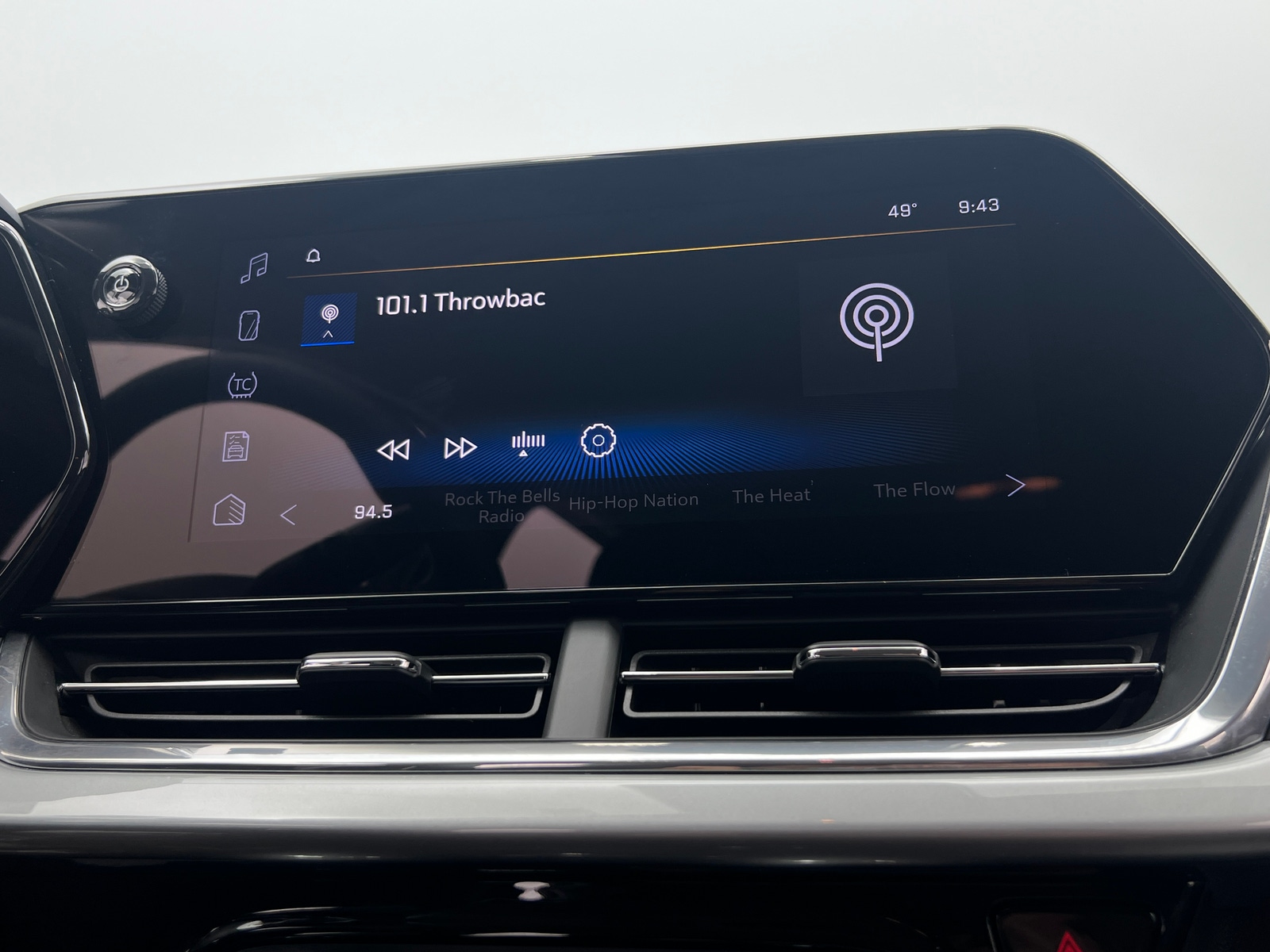 Thumbnail: 2025 Chevrolet Trax - 4