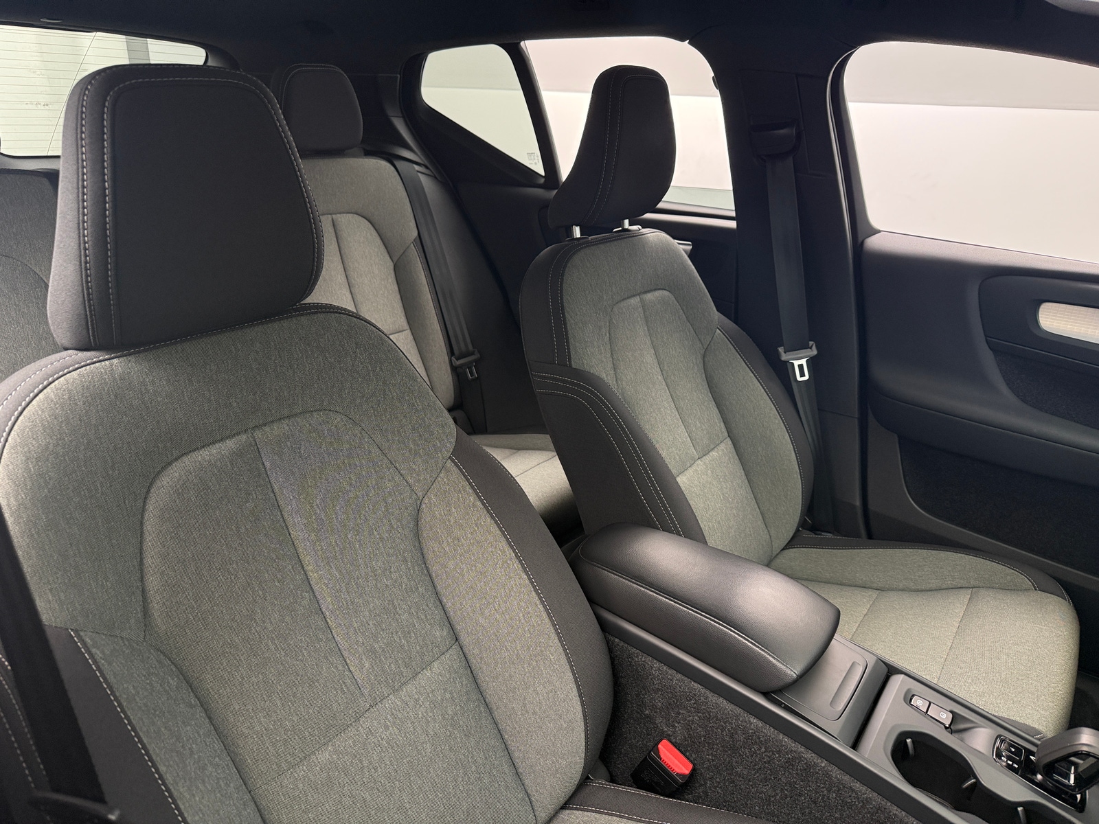 Thumbnail: 2024 Volvo XC40 - 2