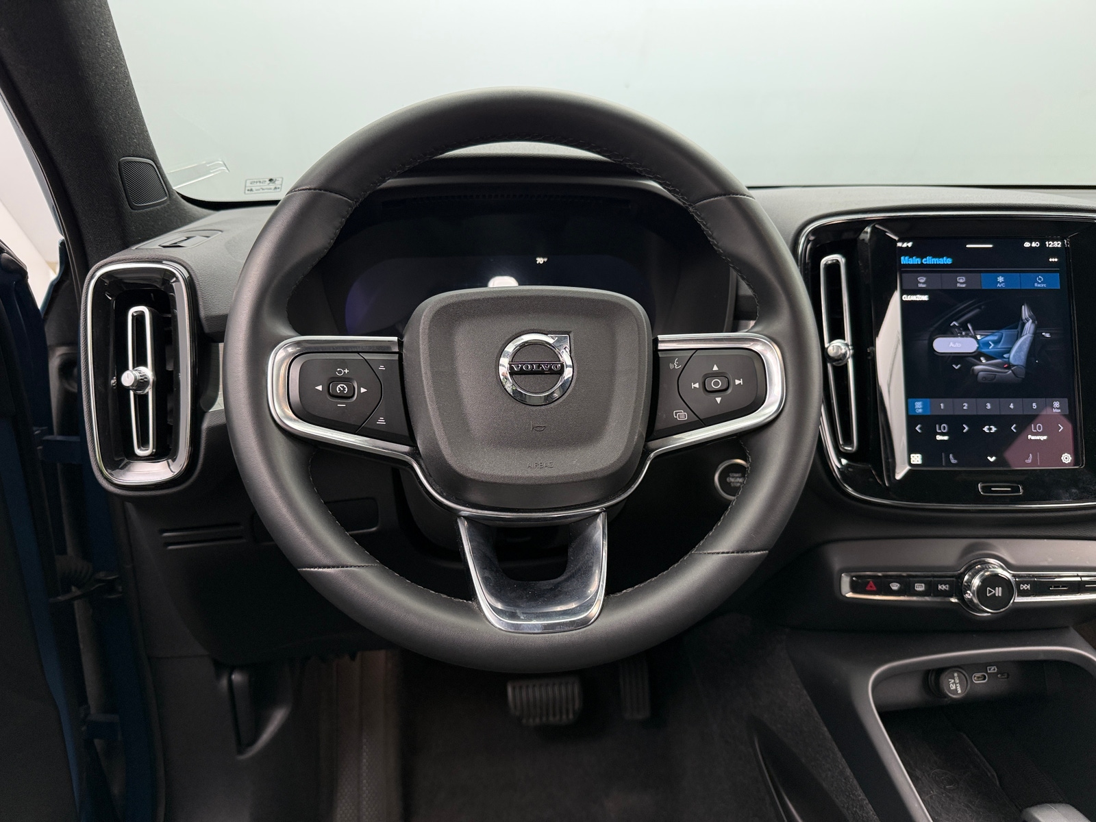 Thumbnail: 2024 Volvo XC40 - 5