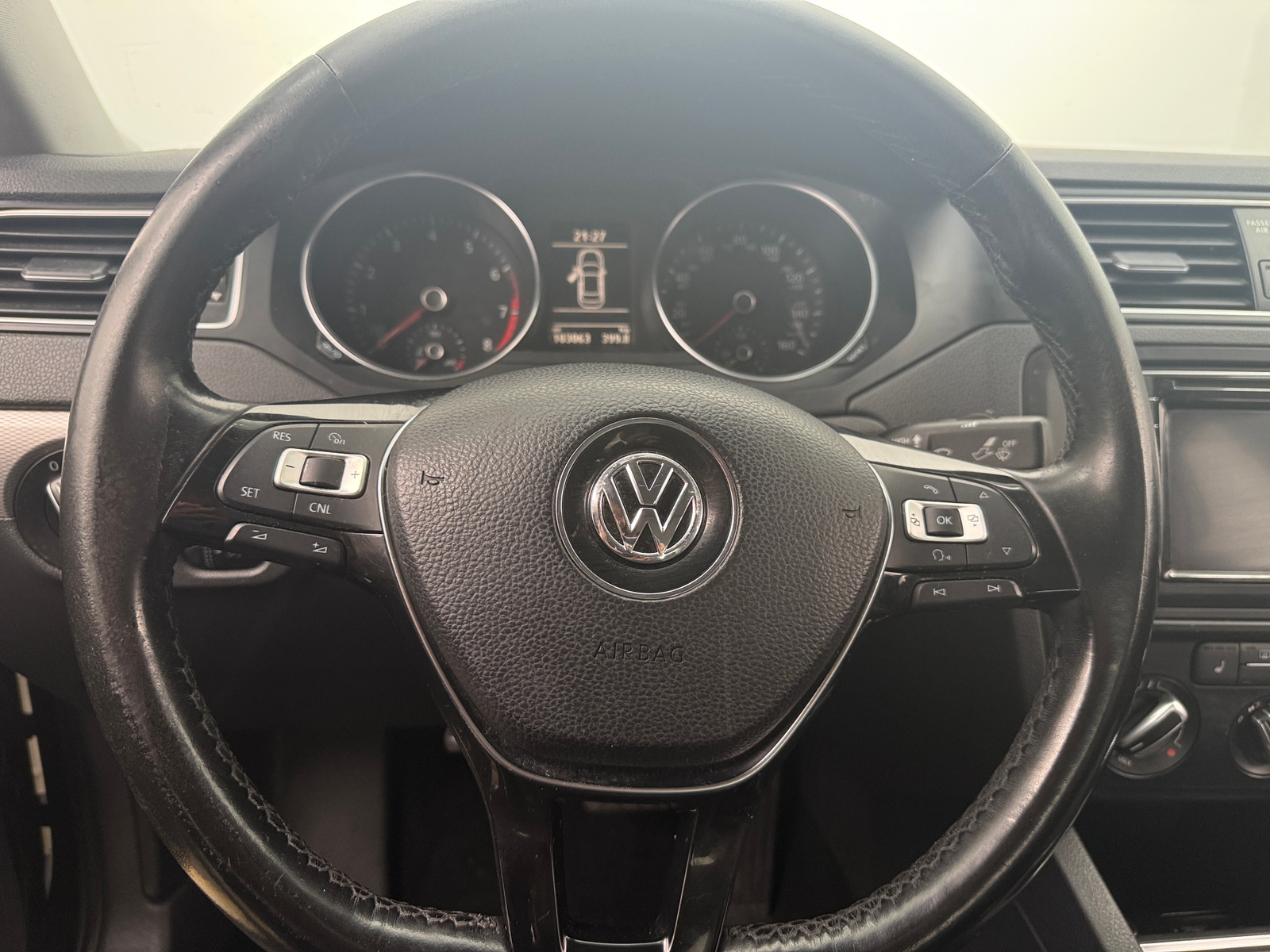 Thumbnail: 2017 Volkswagen Jetta - 4