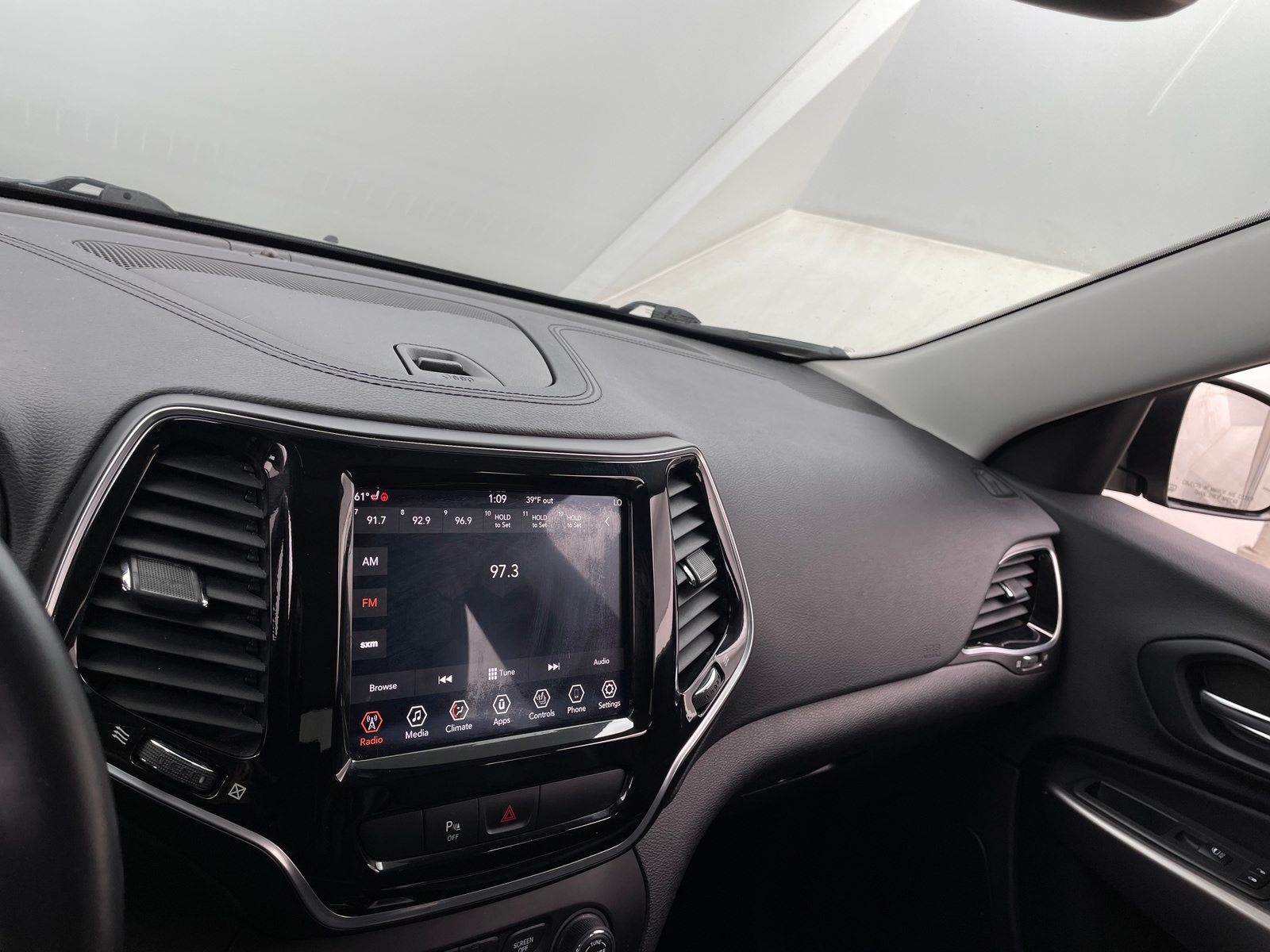 Thumbnail: 2019 Jeep Cherokee - 3