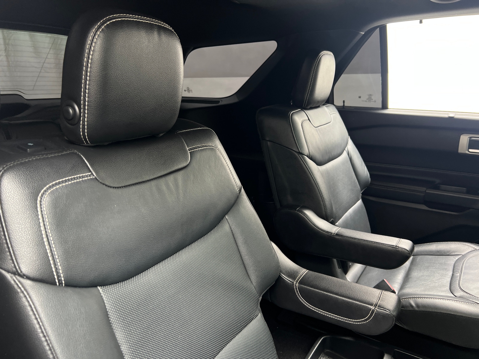 Thumbnail: 2020 Ford Explorer - 5