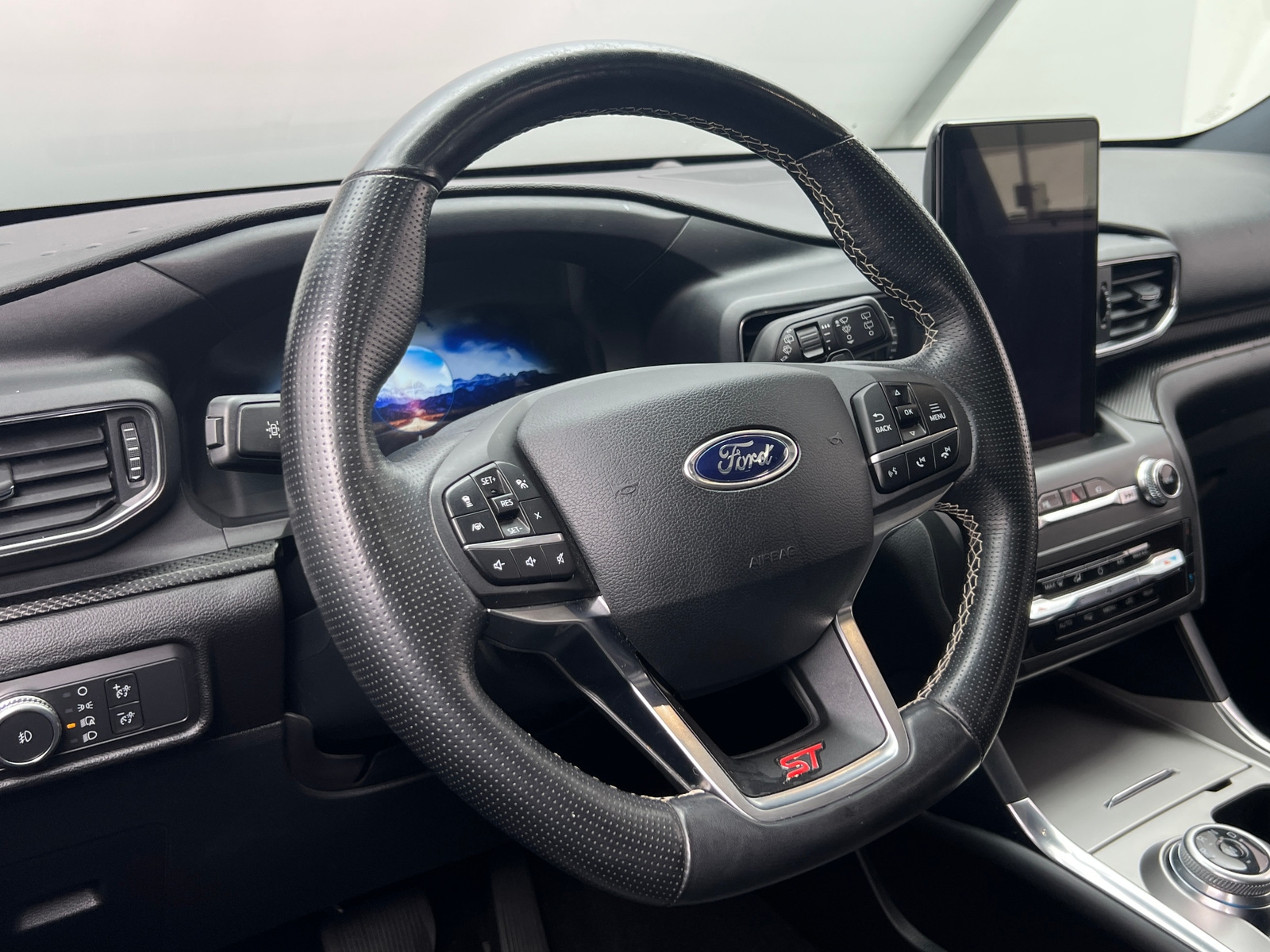 Thumbnail: 2020 Ford Explorer - 4