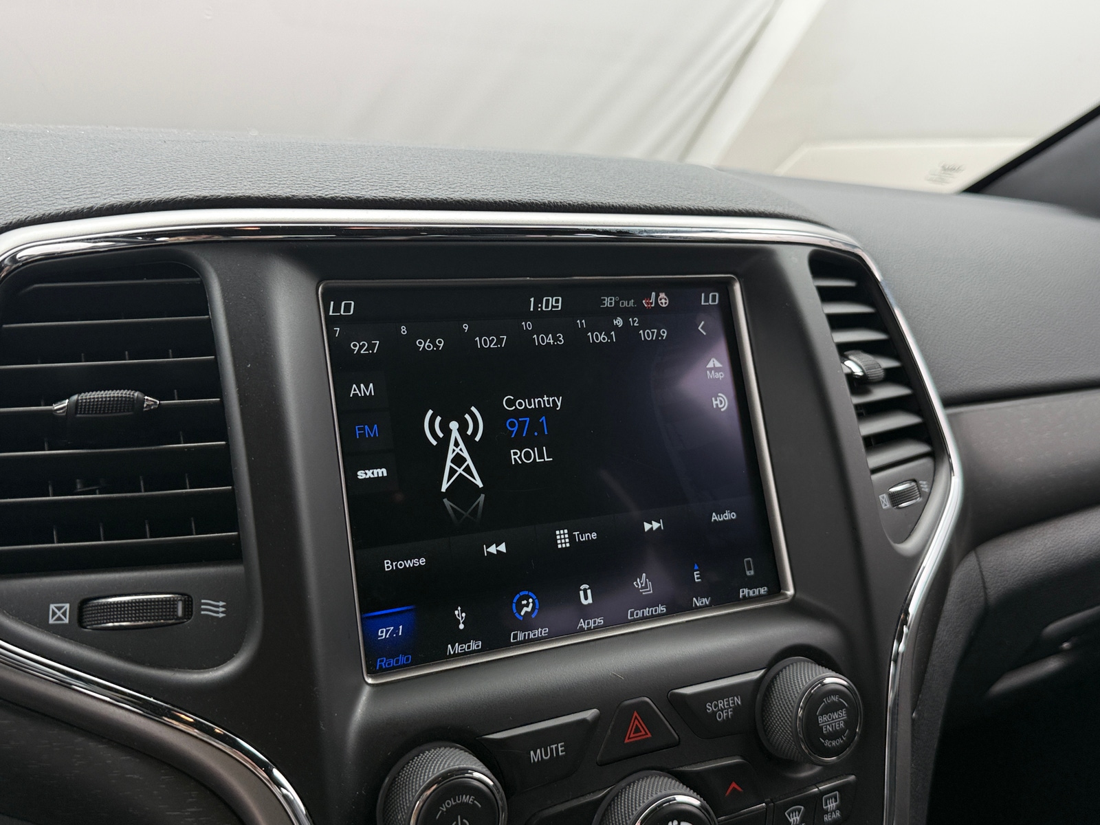 Thumbnail: 2018 Jeep Grand Cherokee - 4