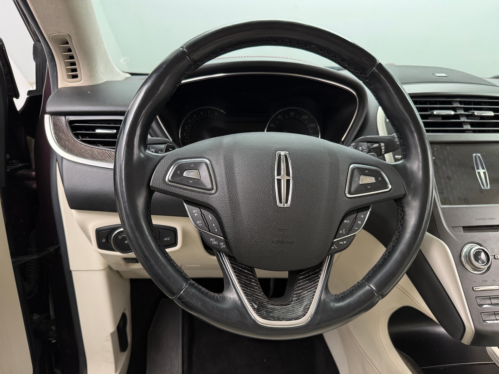 Thumbnail: 2017 Lincoln MKC - 4