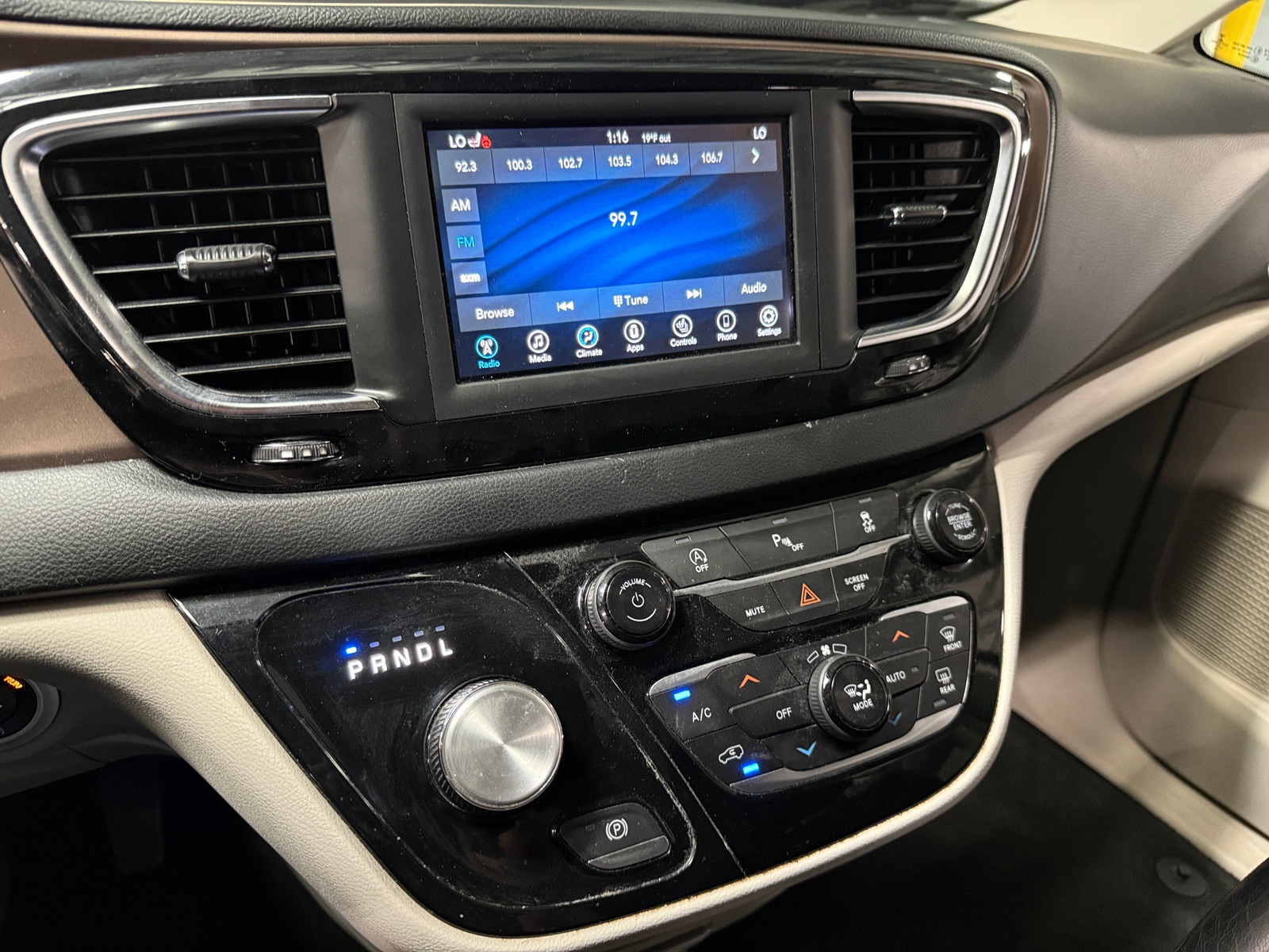 Thumbnail: 2019 Chrysler Pacifica - 3