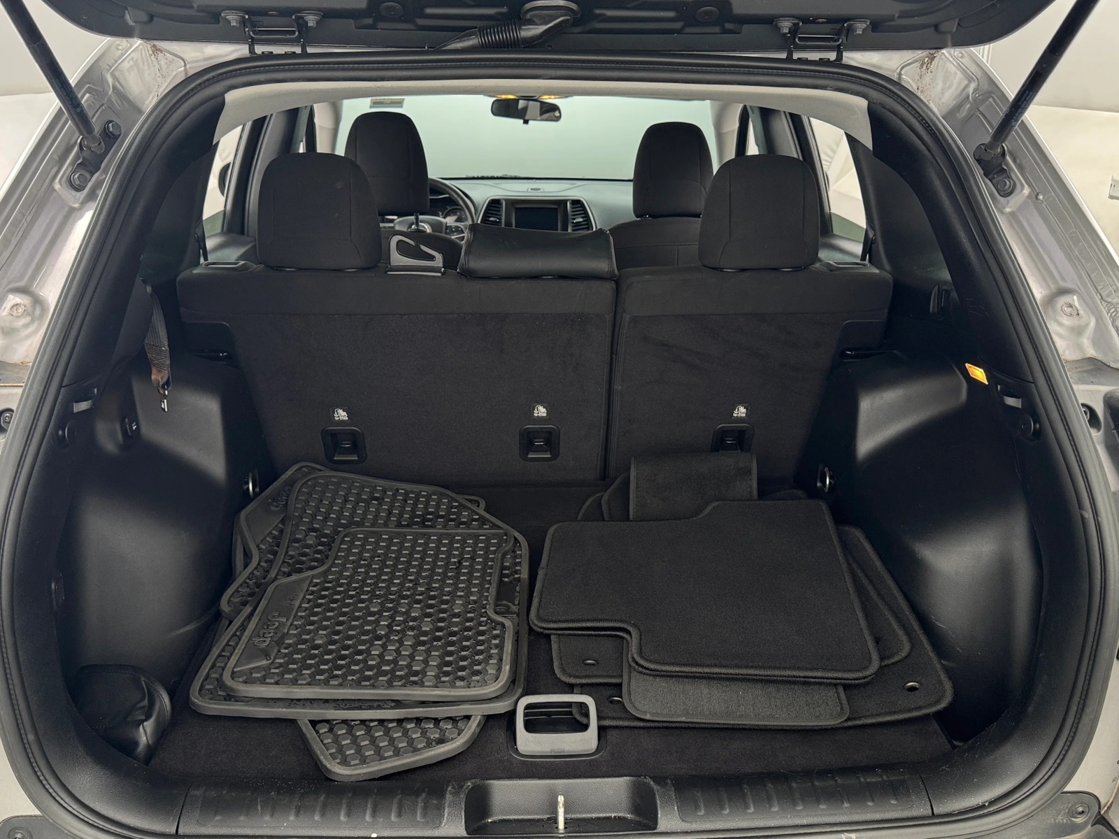 Thumbnail: 2020 Jeep Cherokee - 7