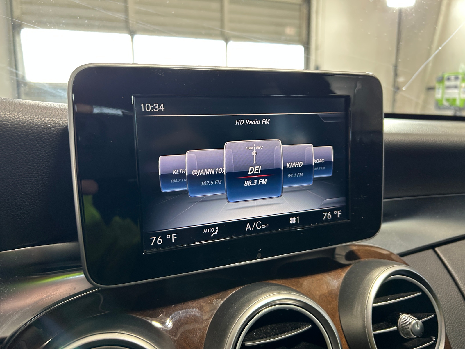 Thumbnail: 2015 Mercedes-Benz C-Class - 3