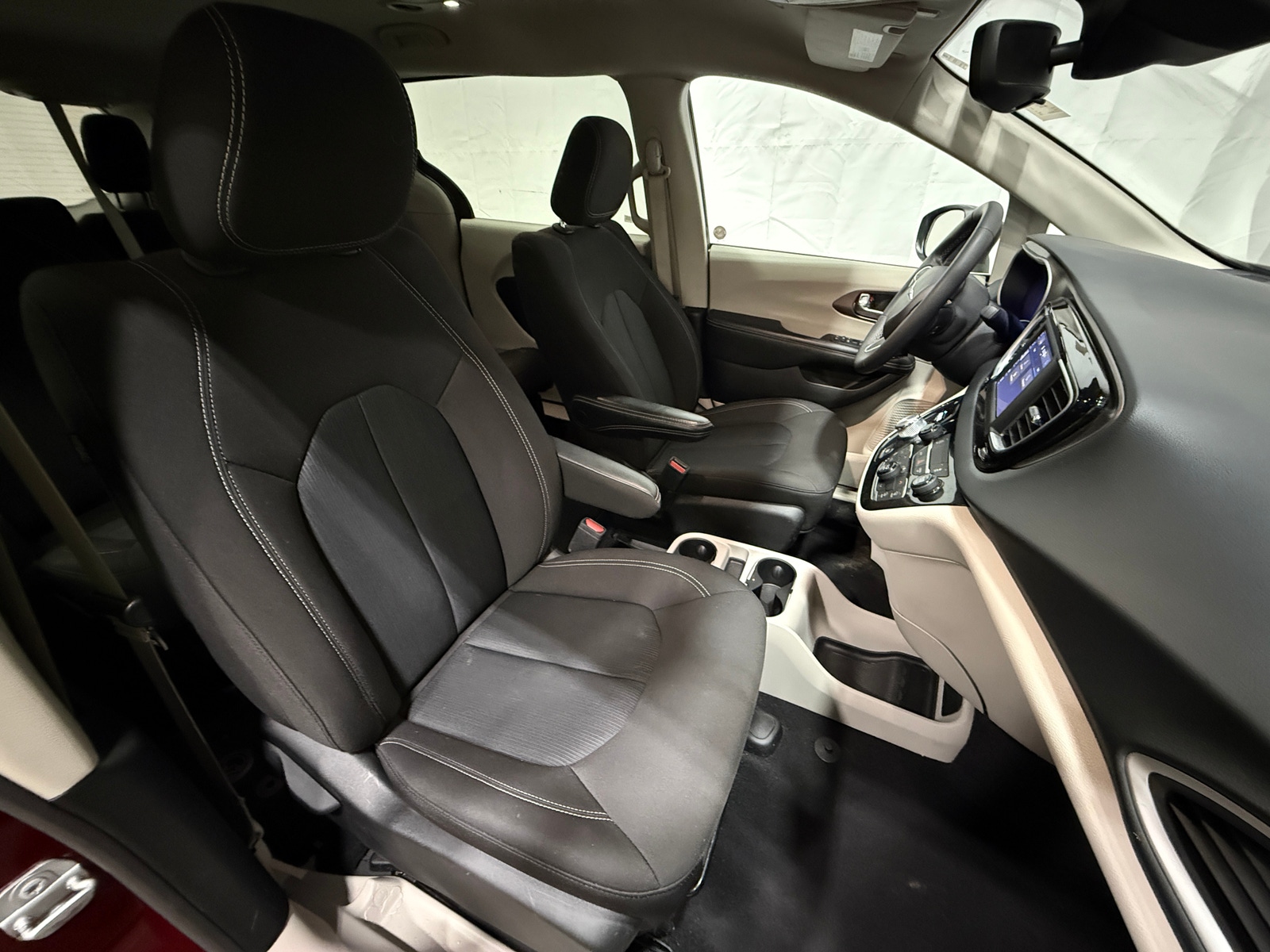 Thumbnail: 2023 Chrysler Voyager - 2