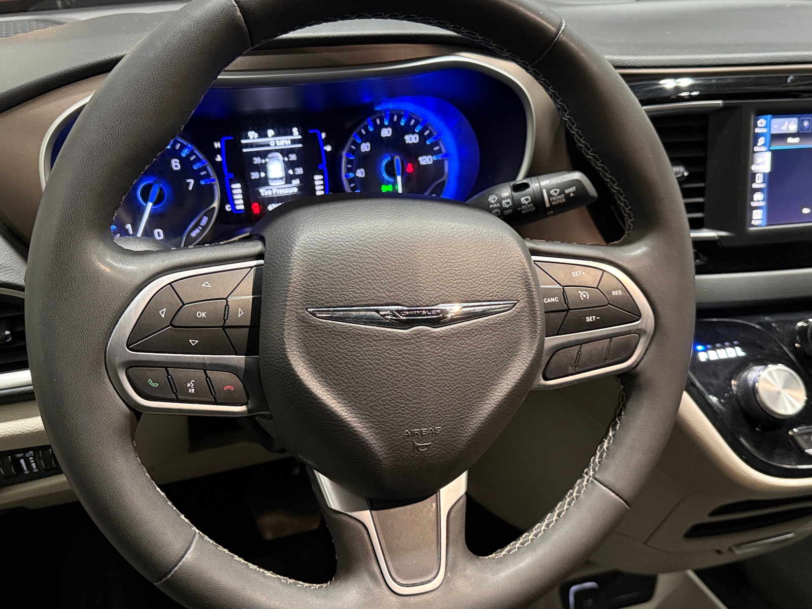 Thumbnail: 2023 Chrysler Voyager - 5