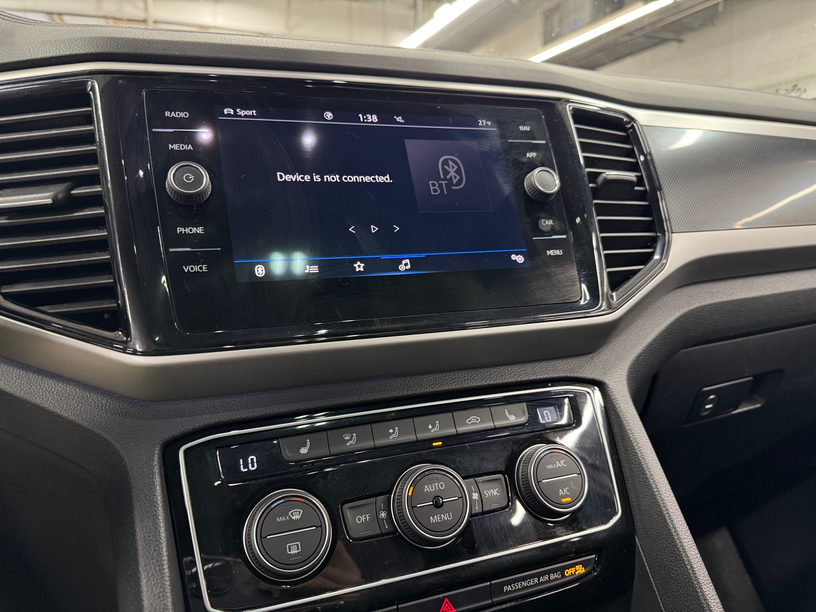 Thumbnail: 2023 Volkswagen Atlas - 3