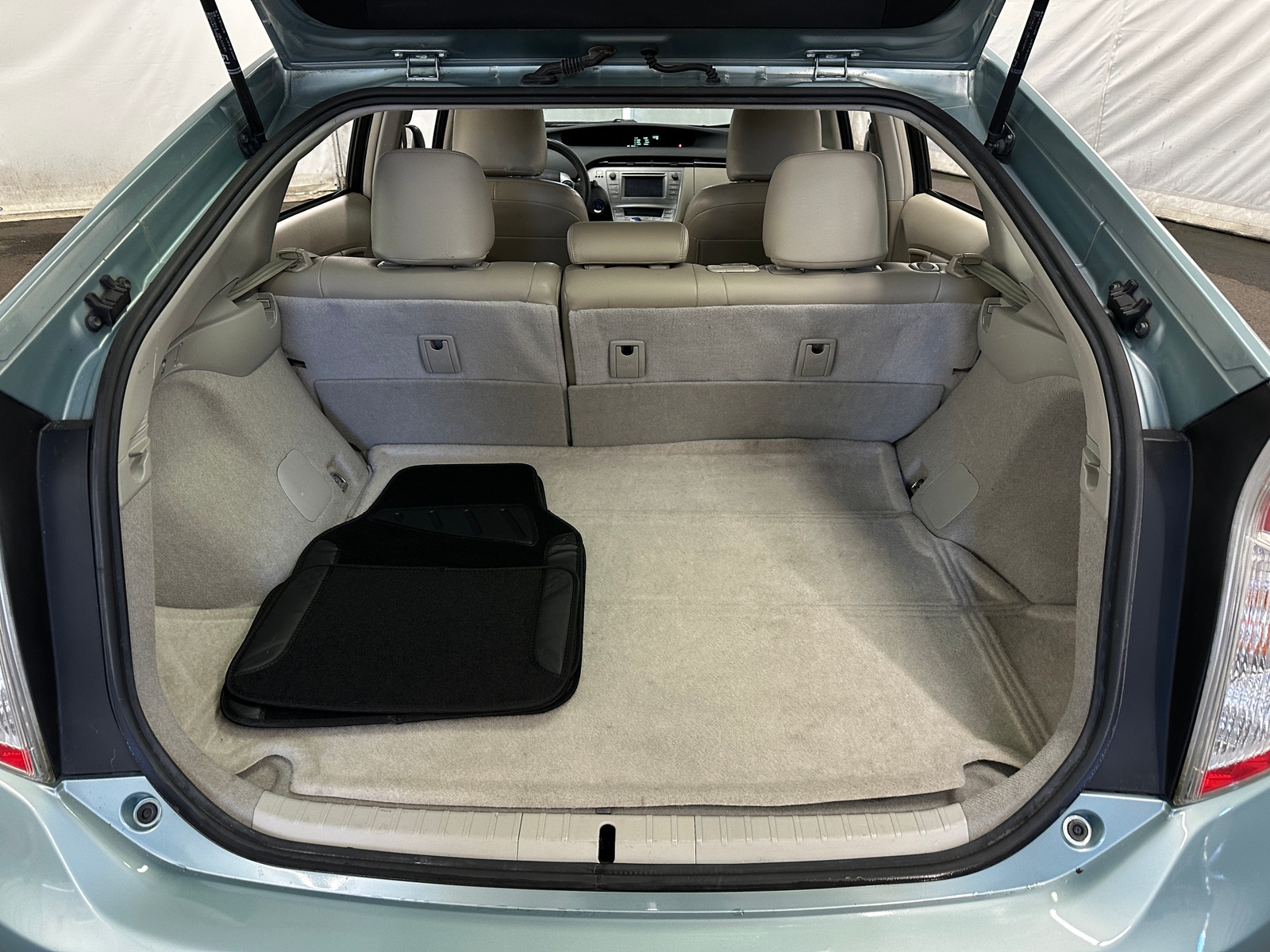 Thumbnail: 2015 Toyota Prius - 7