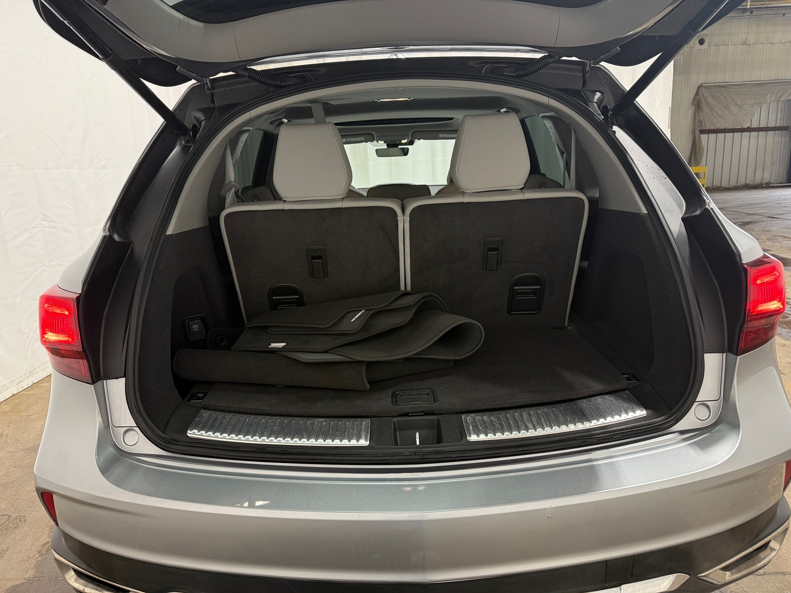 Thumbnail: 2020 Acura MDX - 6