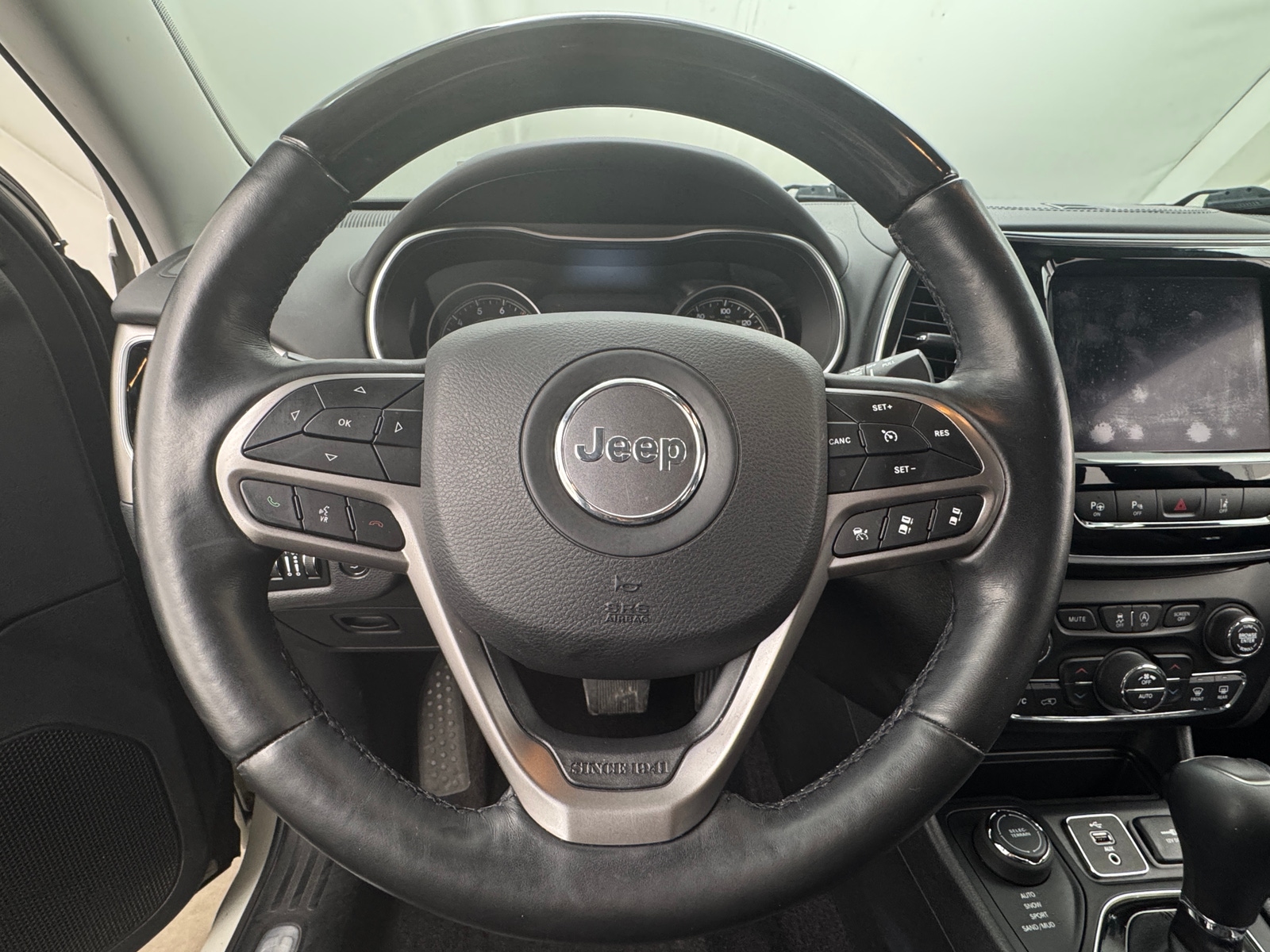 Thumbnail: 2019 Jeep Cherokee - 4