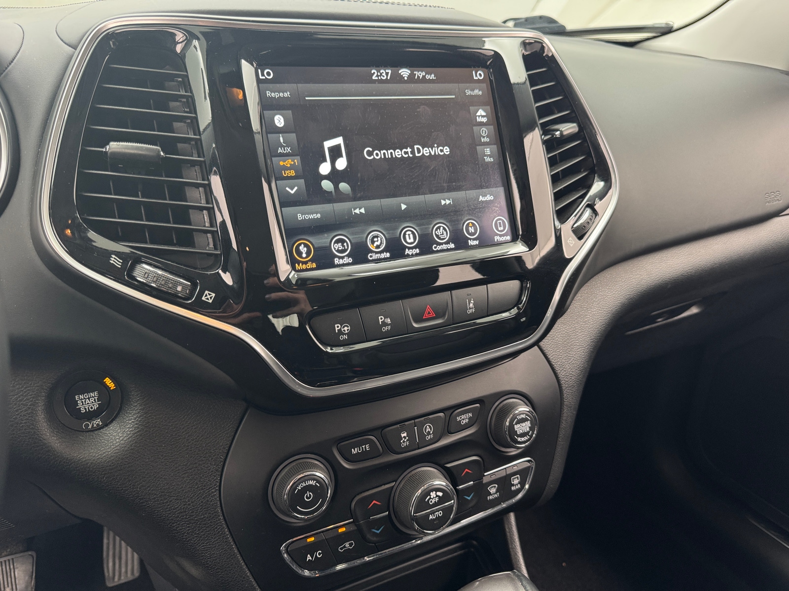 Thumbnail: 2019 Jeep Cherokee - 3